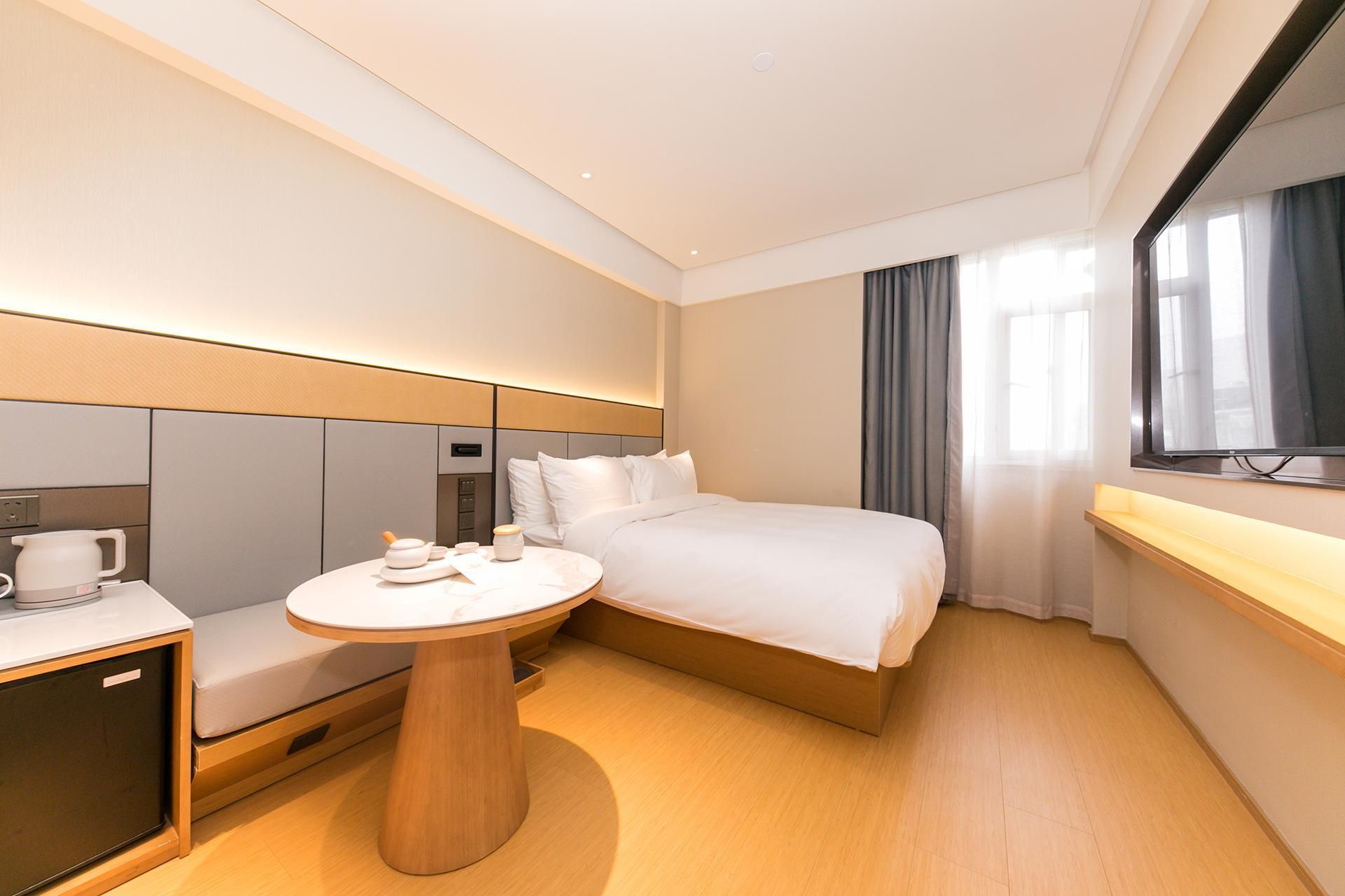 Huazhu - Room With Bed