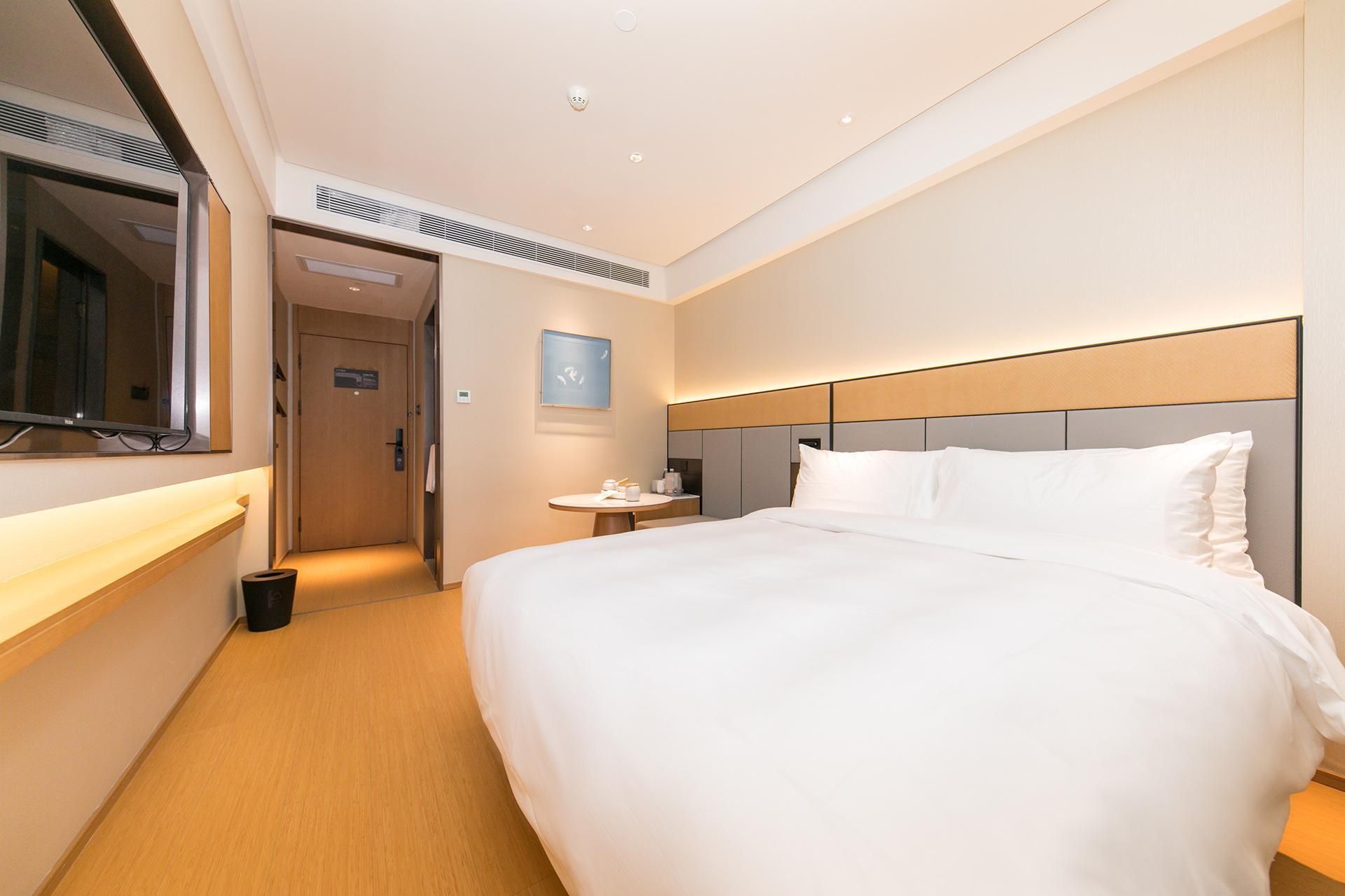 Huazhu - Room With Bed