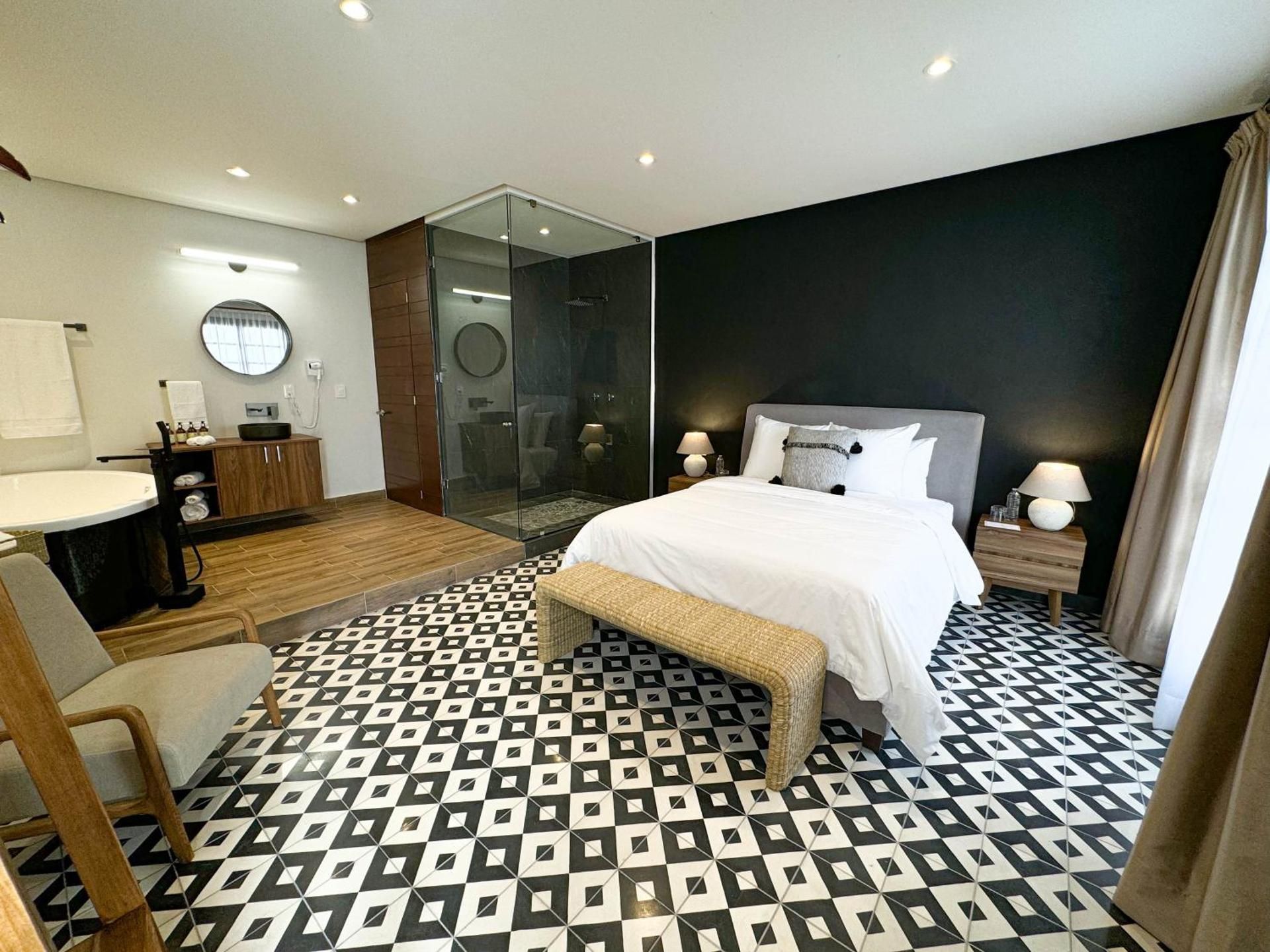 Deluxe Suite with Spa Bath