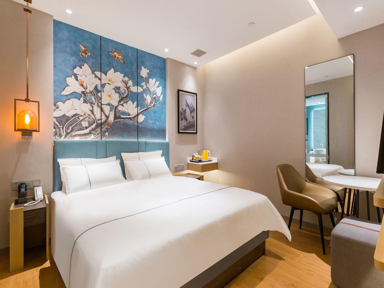 Queen Room (Without window)