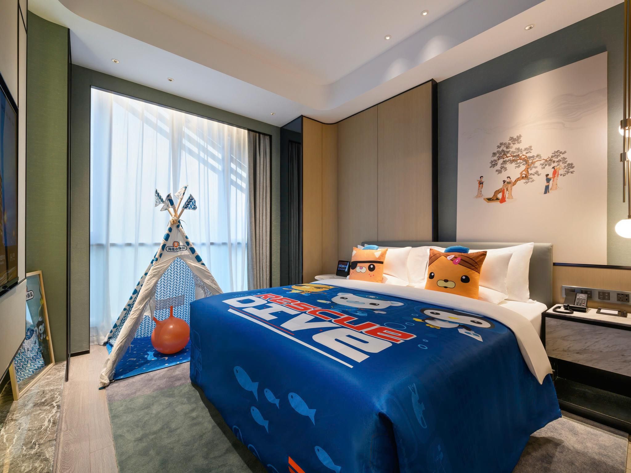 Superior Suite With One King Size Bed, Lake Side