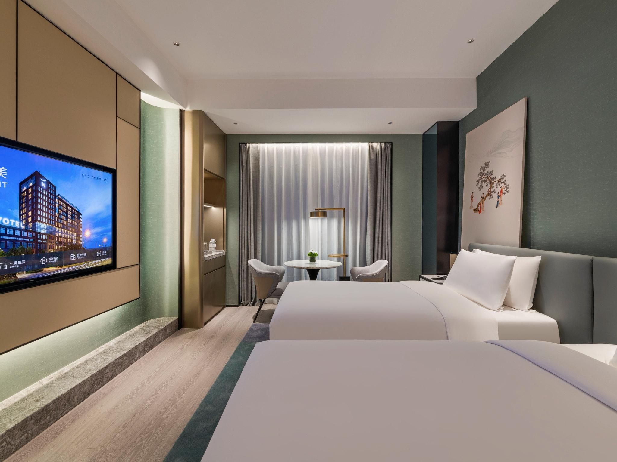 Deluxe Room With Two Single Size Beds