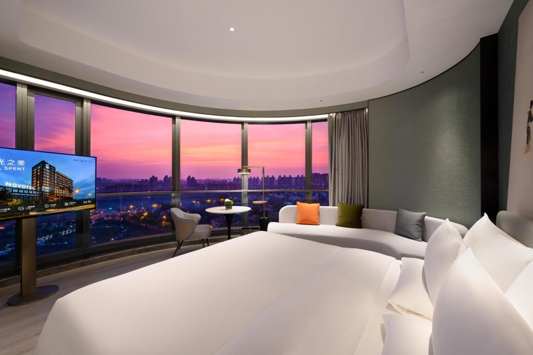 Deluxe King Room with Lake View