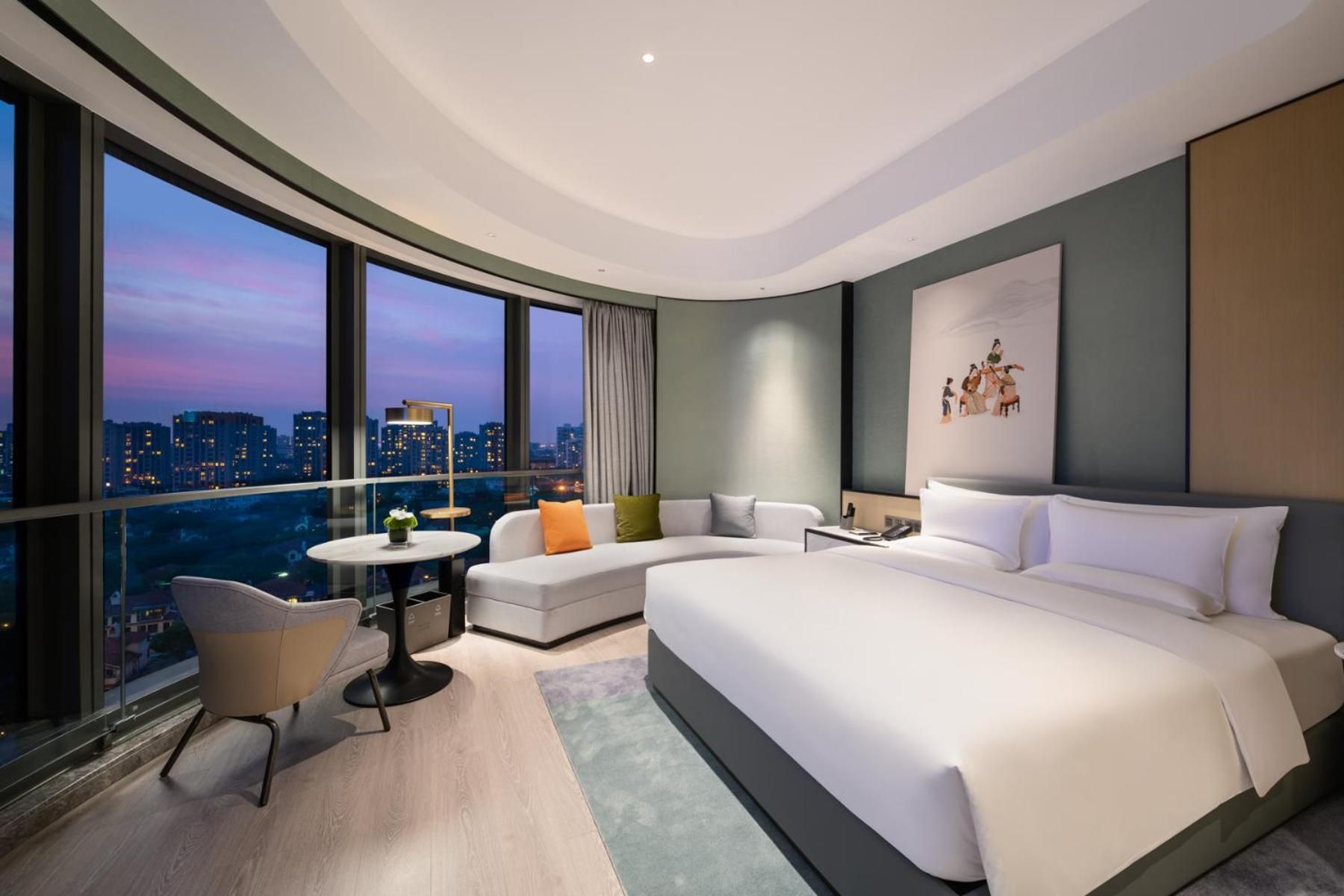 Deluxe King Room with Lake View
