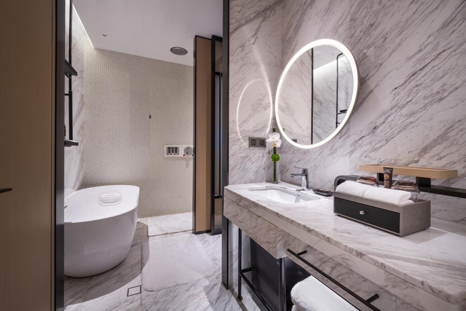 Superior King Suite - Lake side