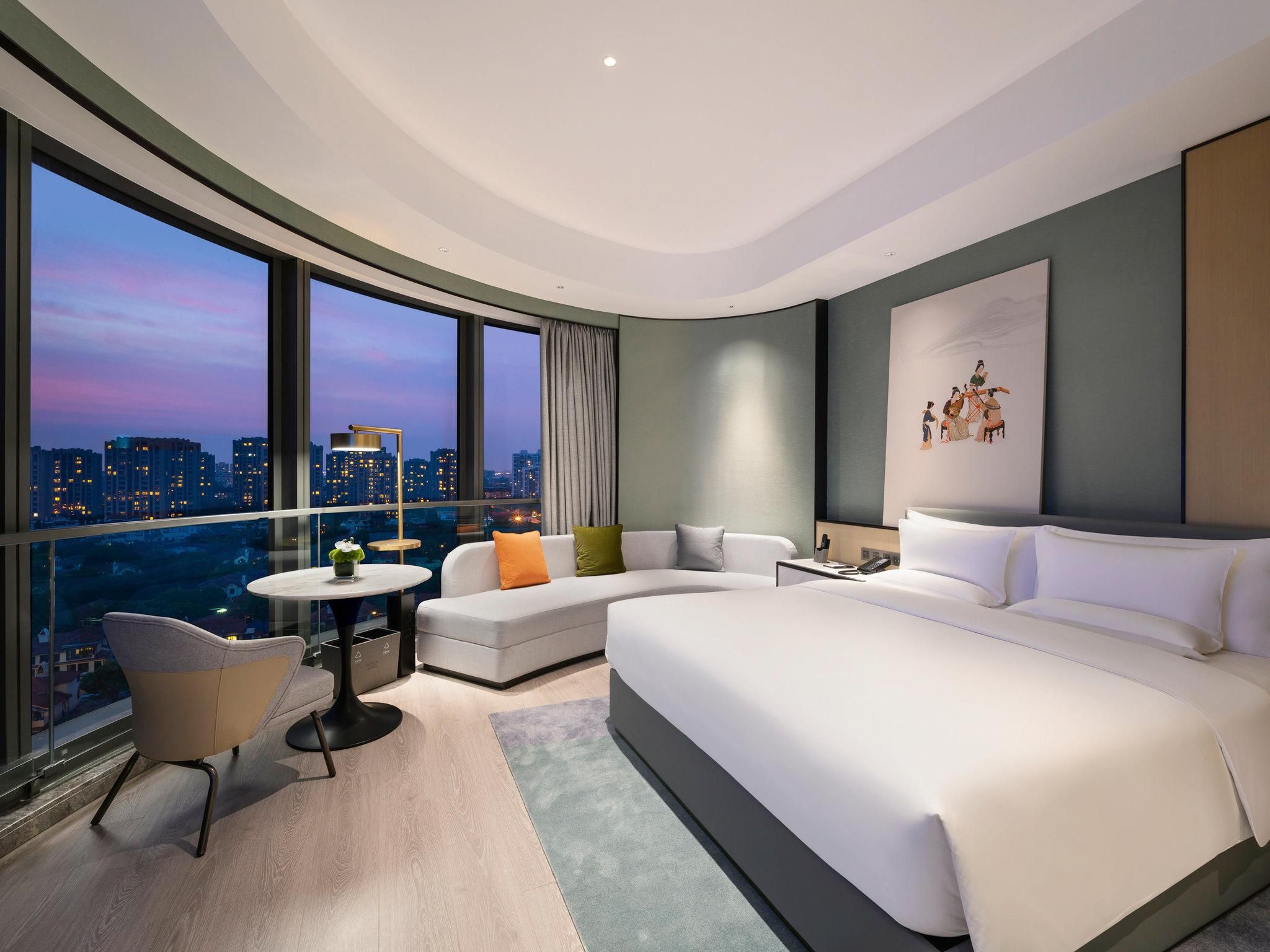 Deluxe Room With One King Size Bed and Lake View