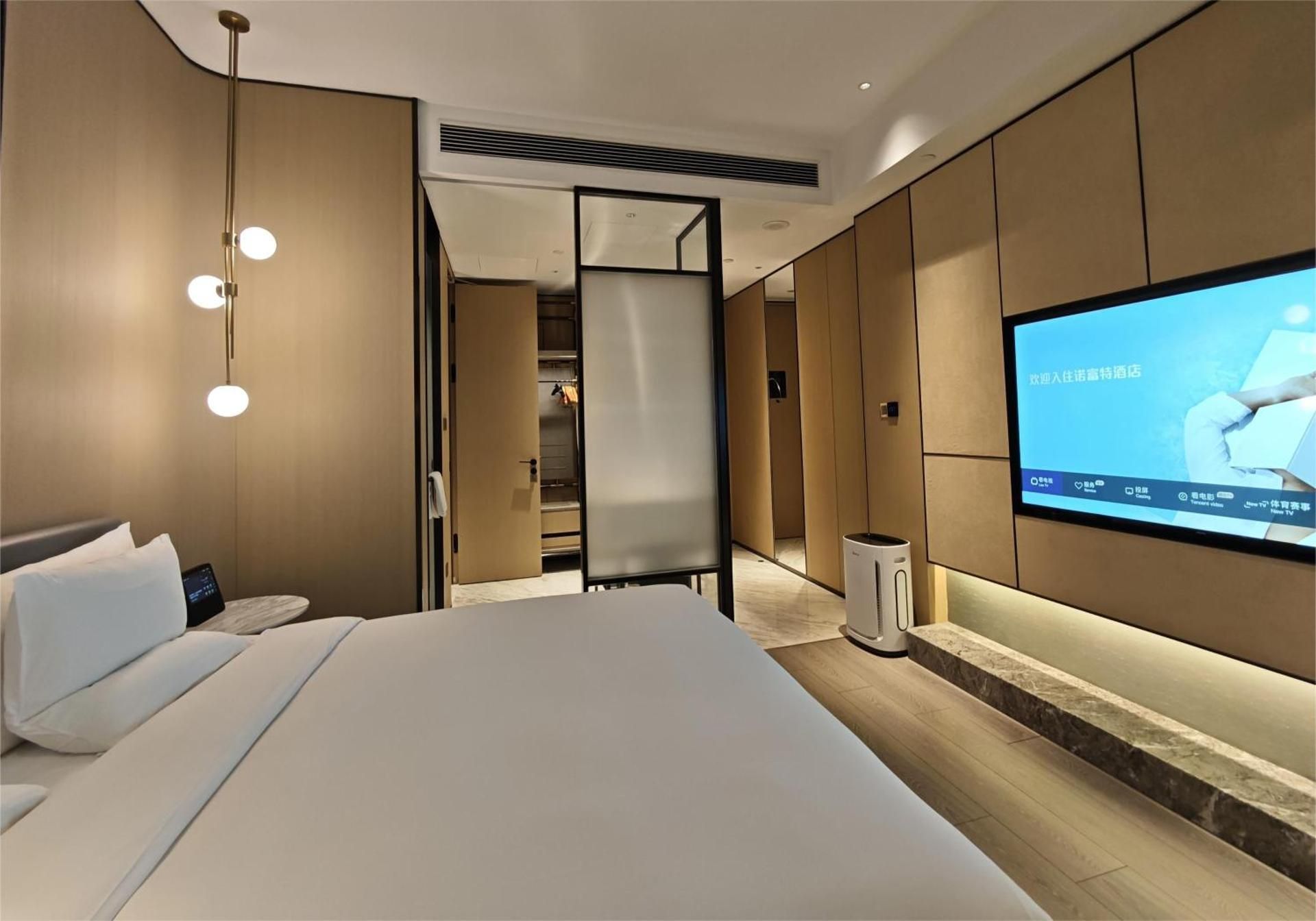 Superior Room - King Bed