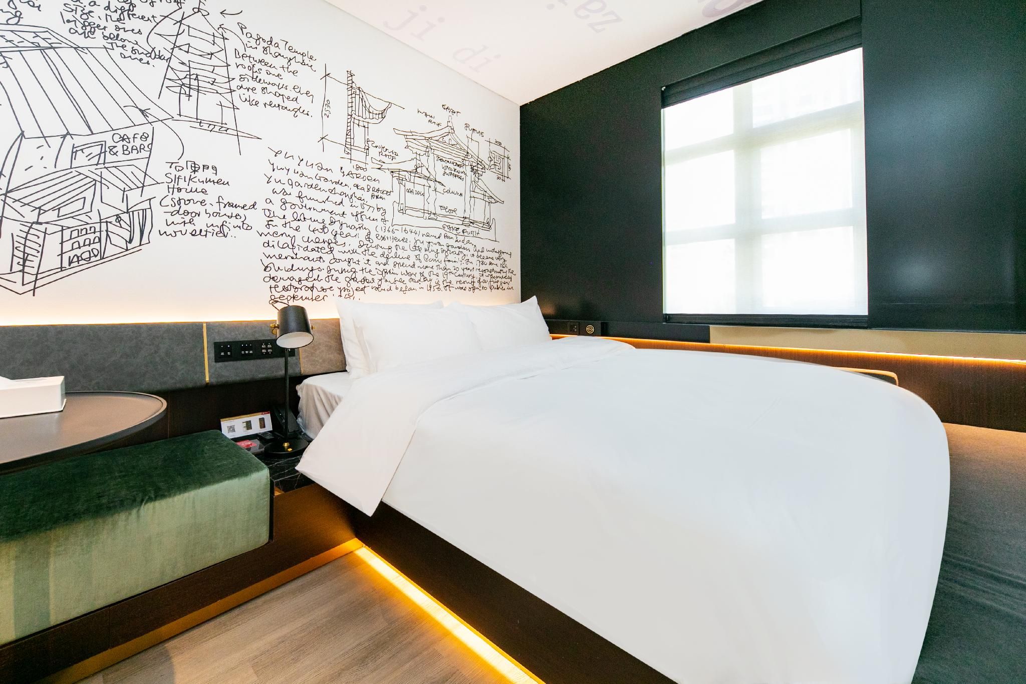 GTR Special offer - Guest Room with One 1.8M Bed