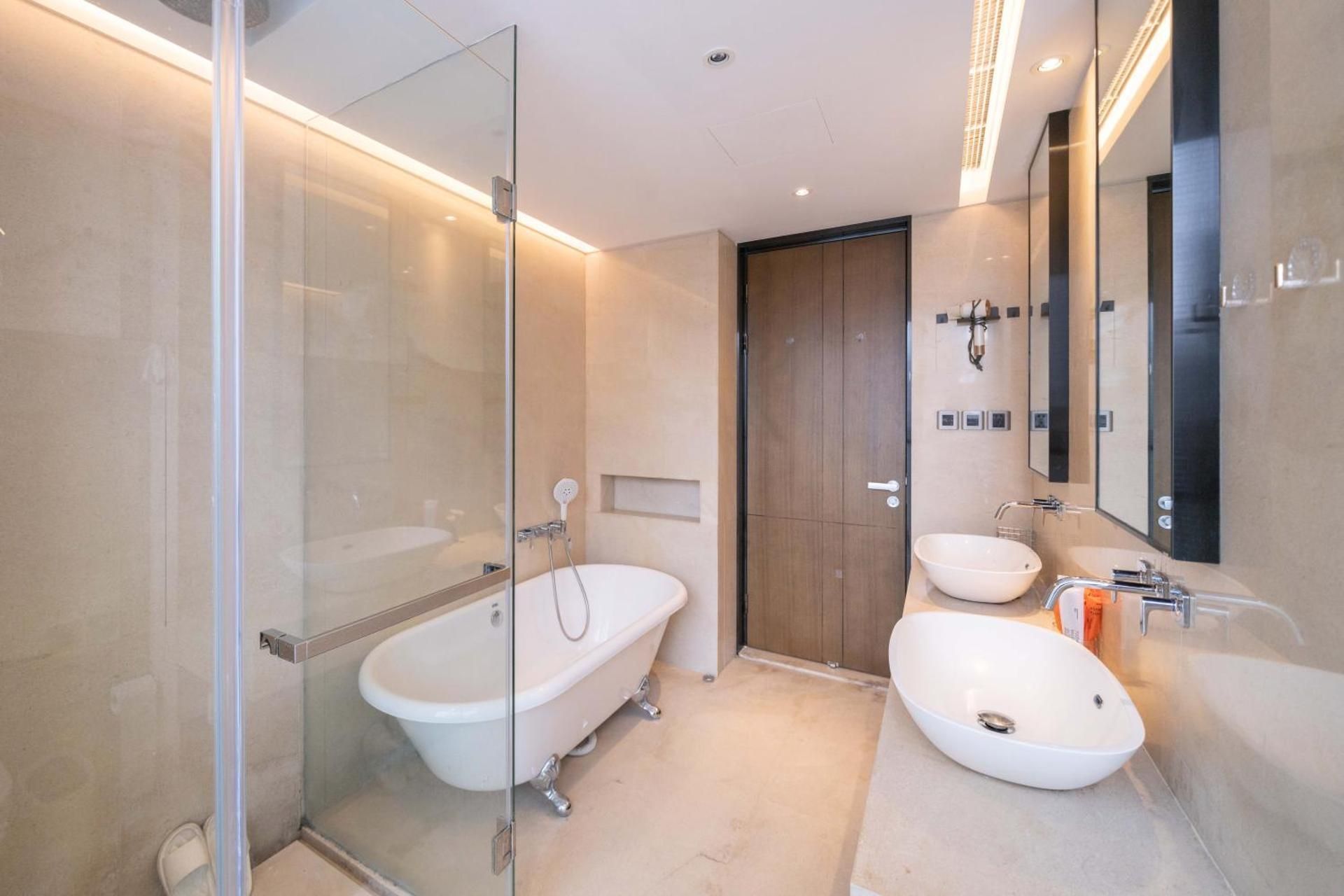 Three-Bedroom Deluxe Apartment