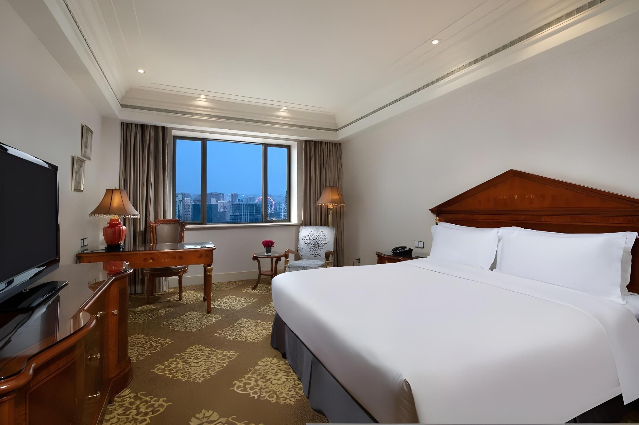 1 King Standard High Floor