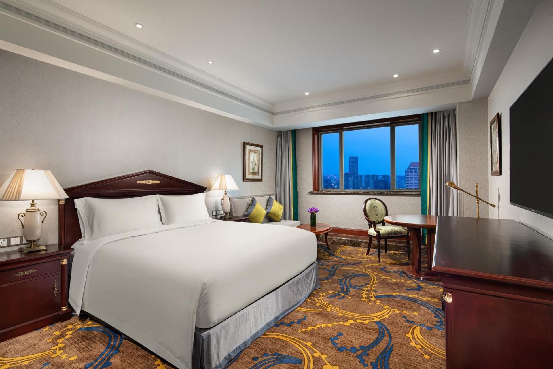 1 King Standard High Floor