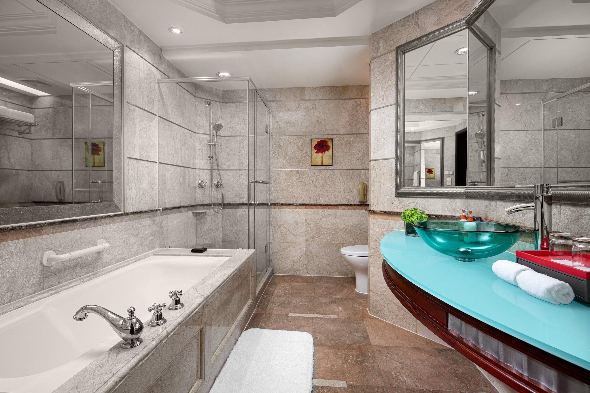1 King Junior Suite