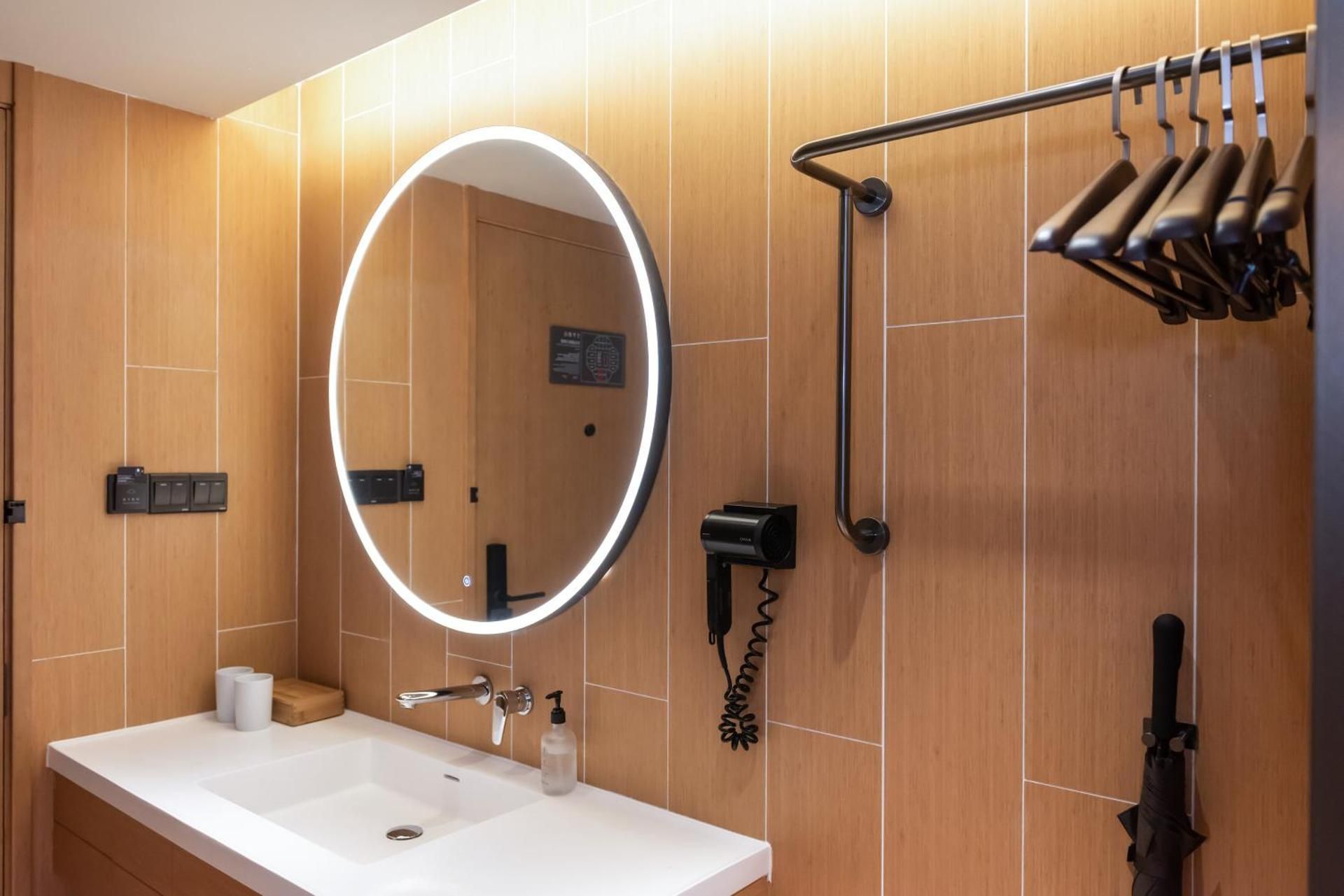 Huazhu - Room With Bed