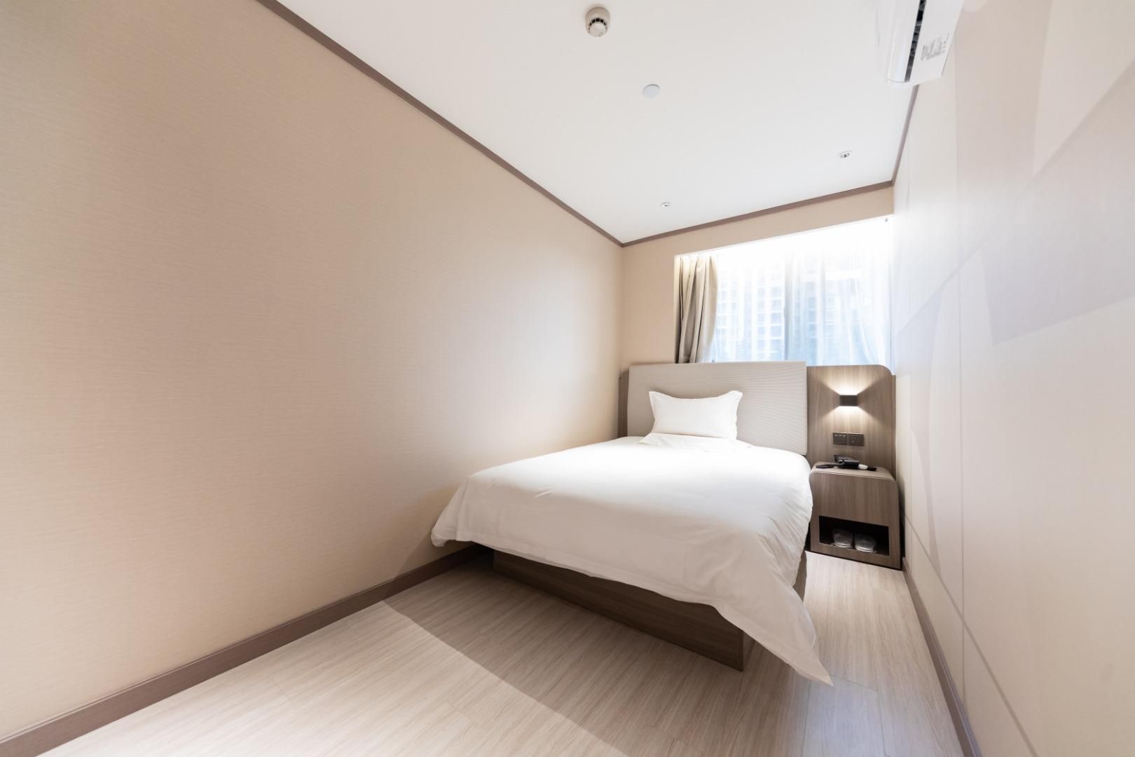 Huazhu - Room With Bed