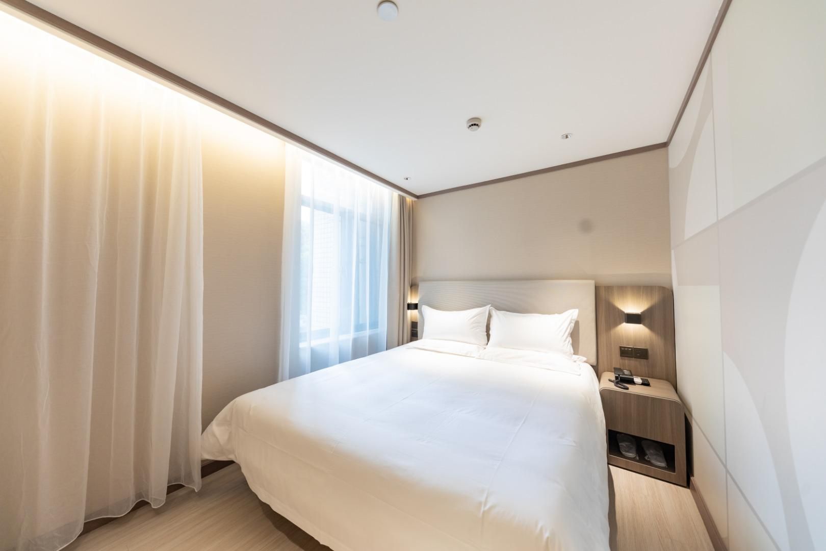 Huazhu - Superior BedRoom