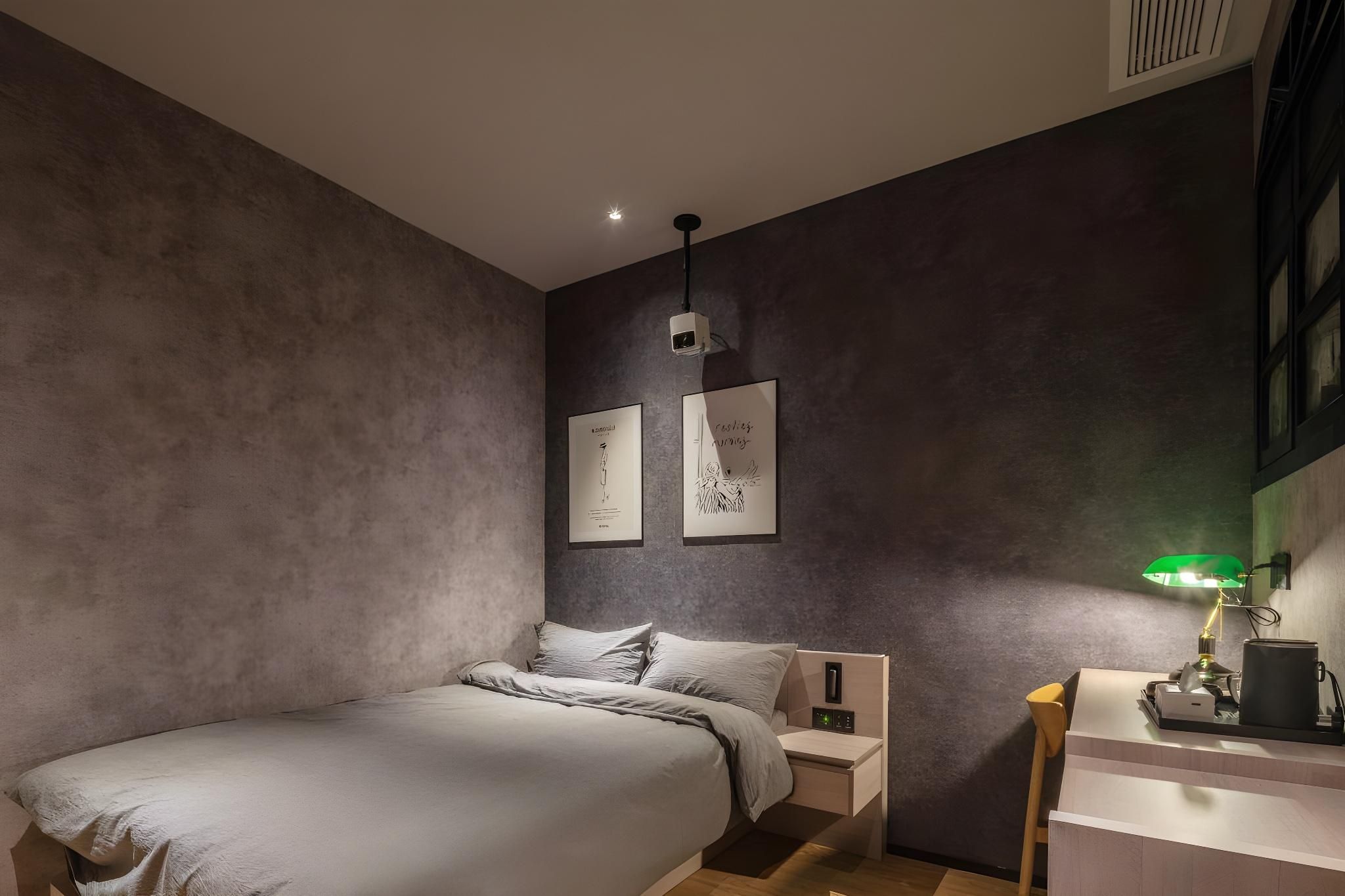 Warm Queen Room
