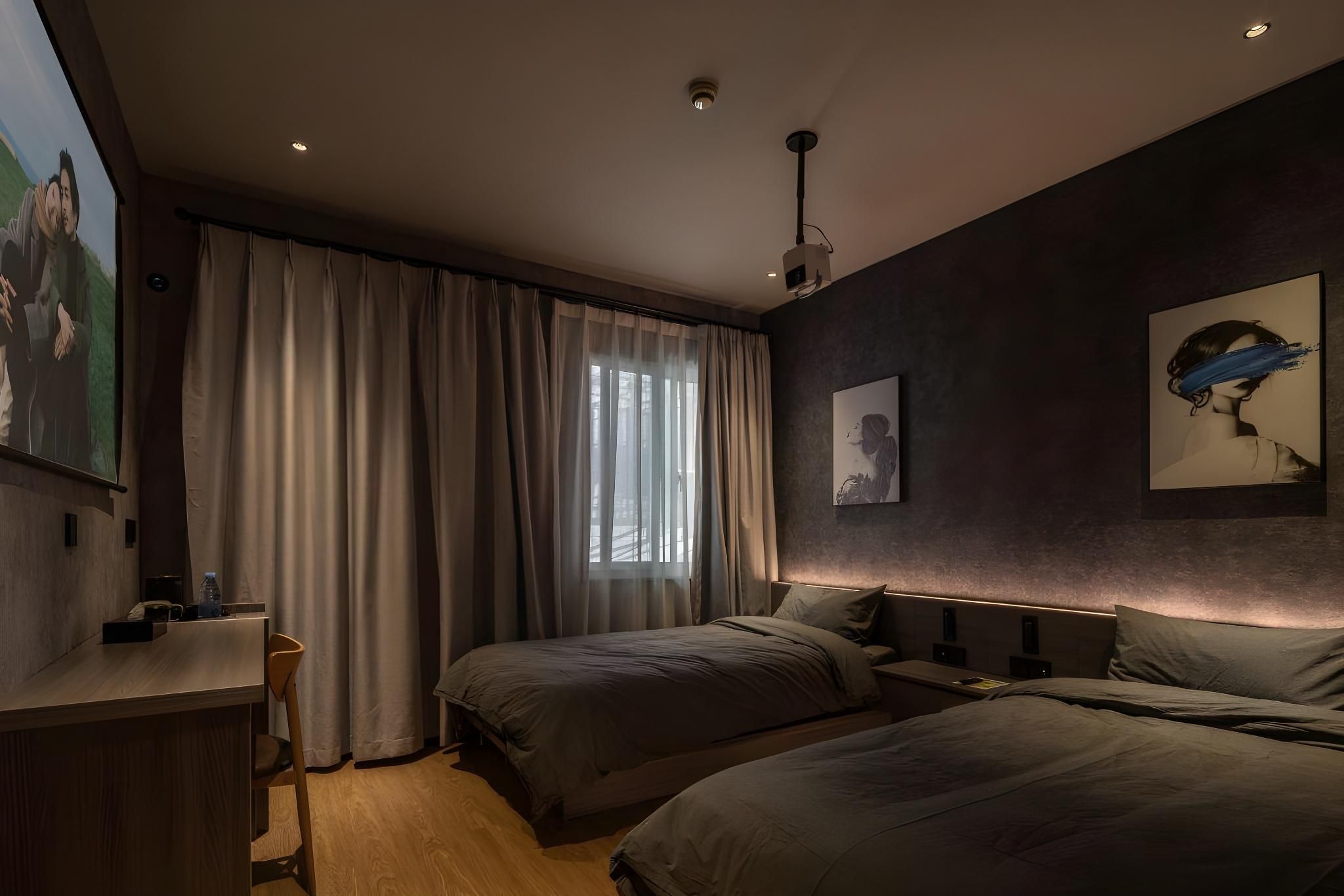 Guest Room - Twin Beds