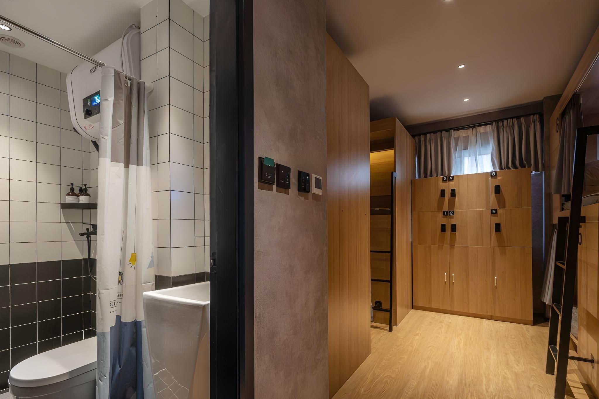 1 Person in 6-Bed Dormitory - Male Only