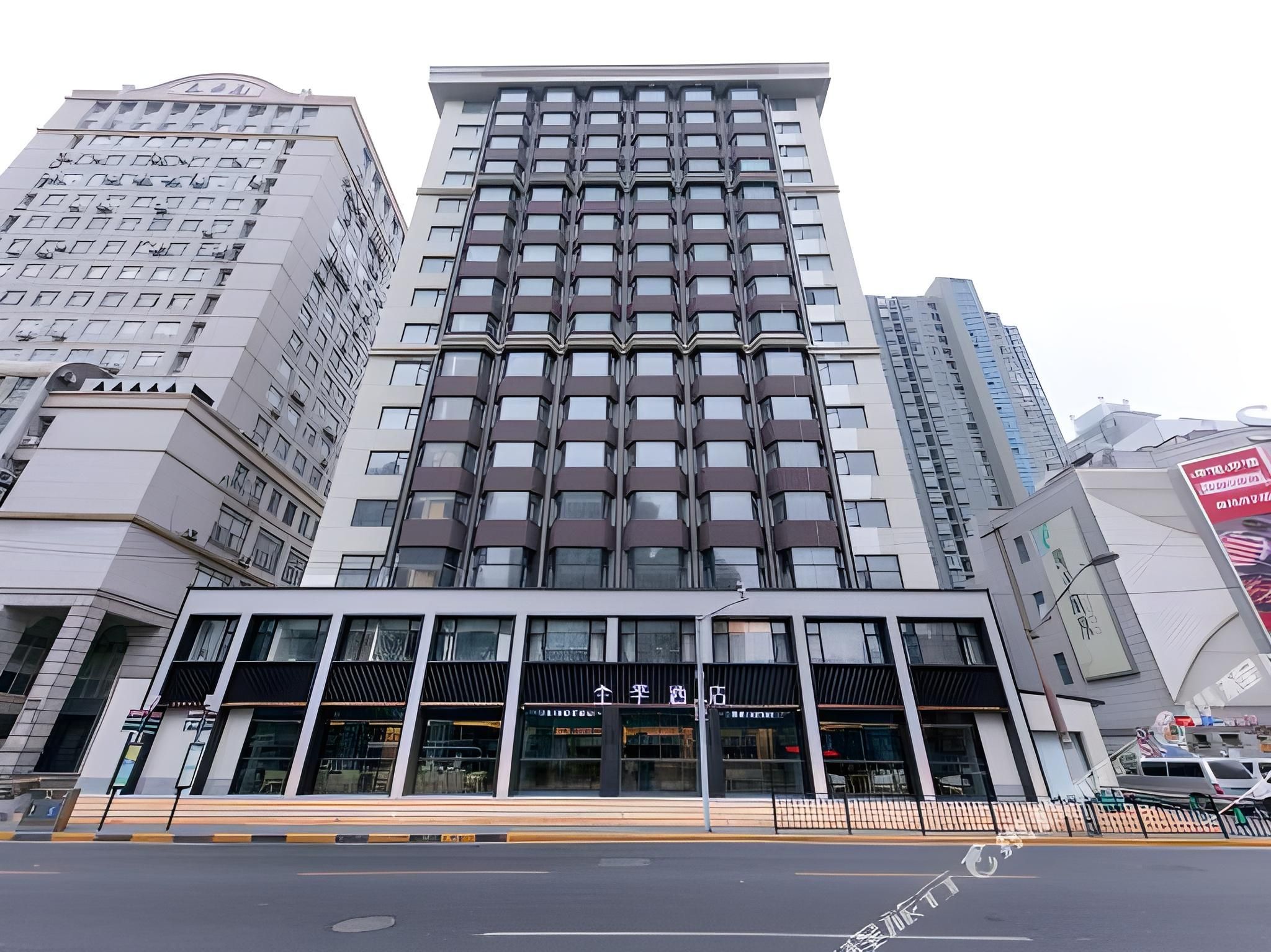 Ji Hotel Shanghai Lujiabang Road Metro Station