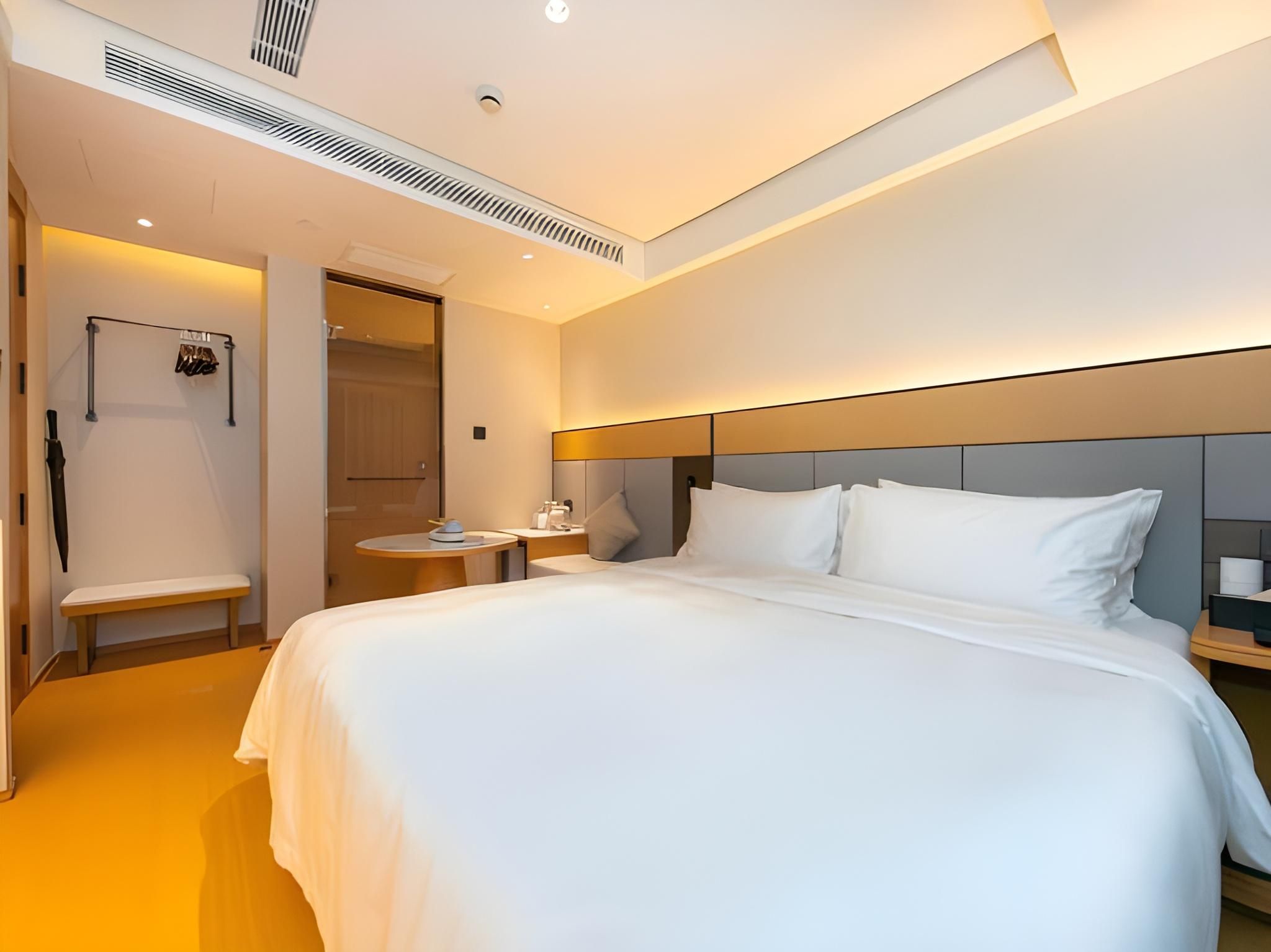 Huazhu - Room With Bed