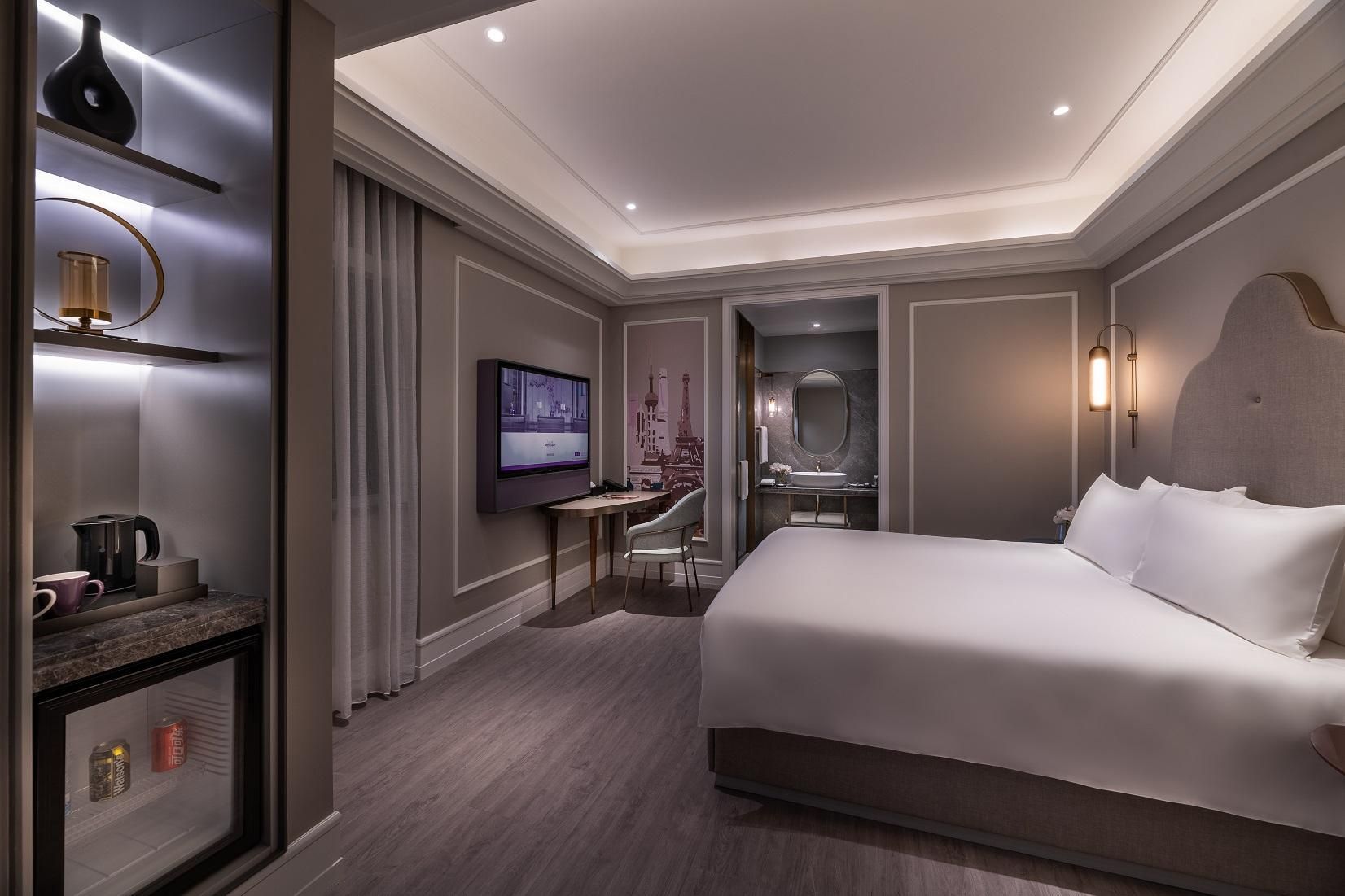 Superior King Size Bed