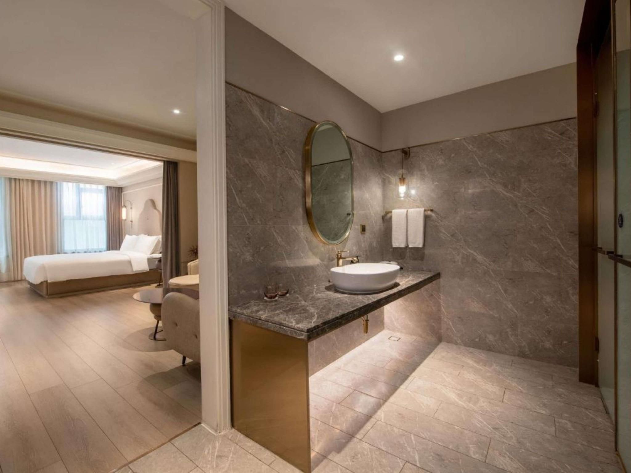 Deluxe Suite with 1 Kingsize Bed