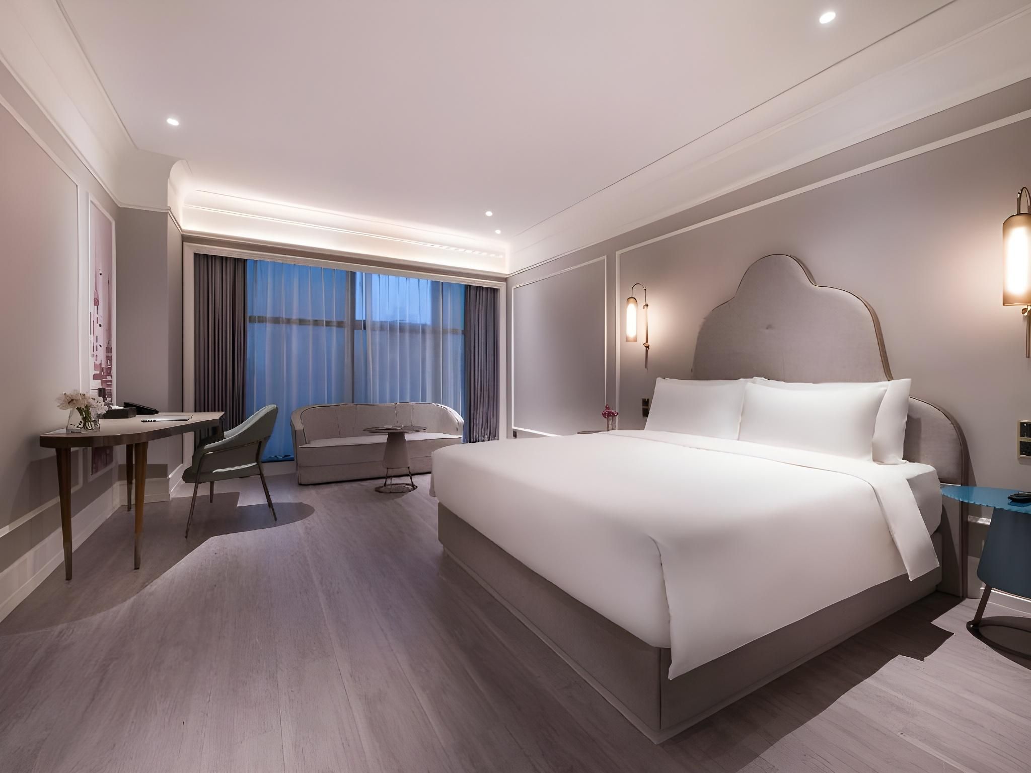 Deluxe Room 1 King Bed