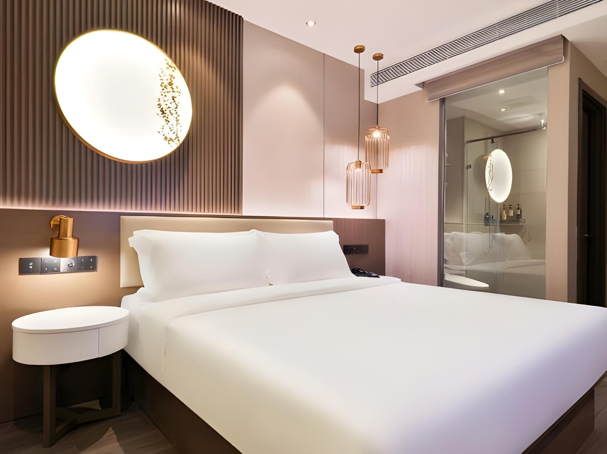 Huazhu - Room With Bed