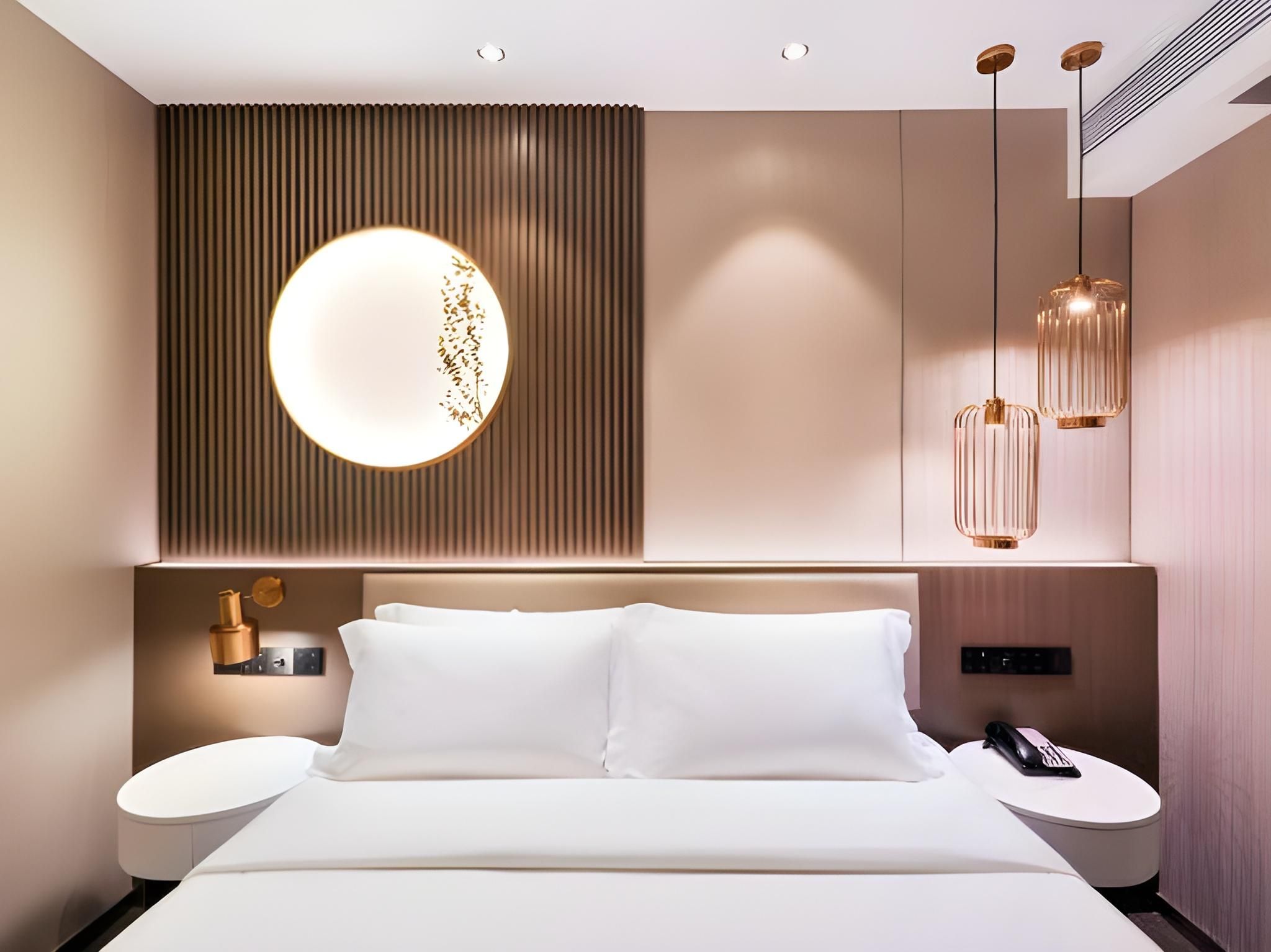 Huazhu - Room With Bed