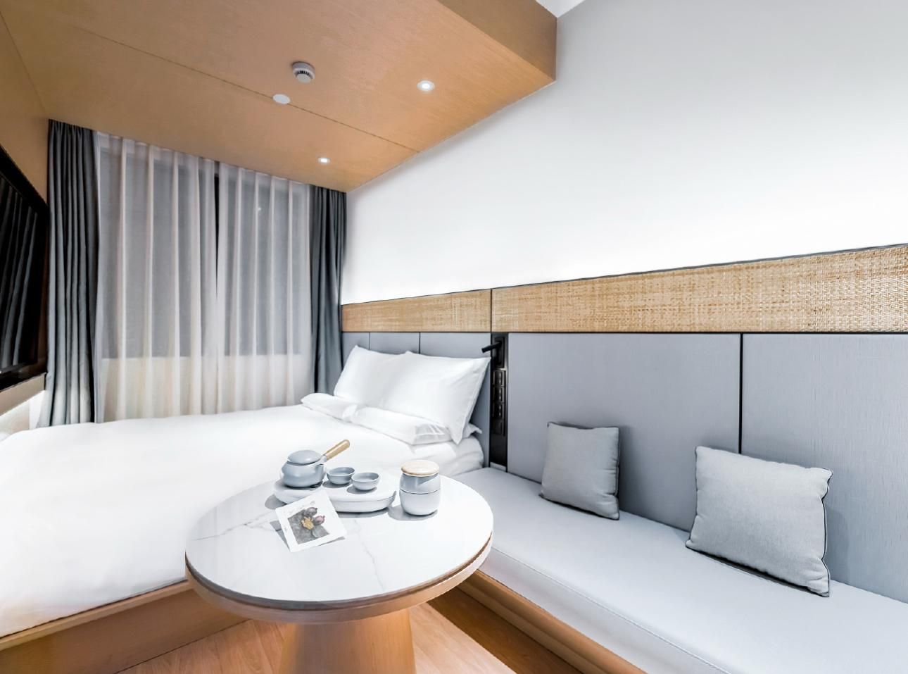 Hotel Queen Room