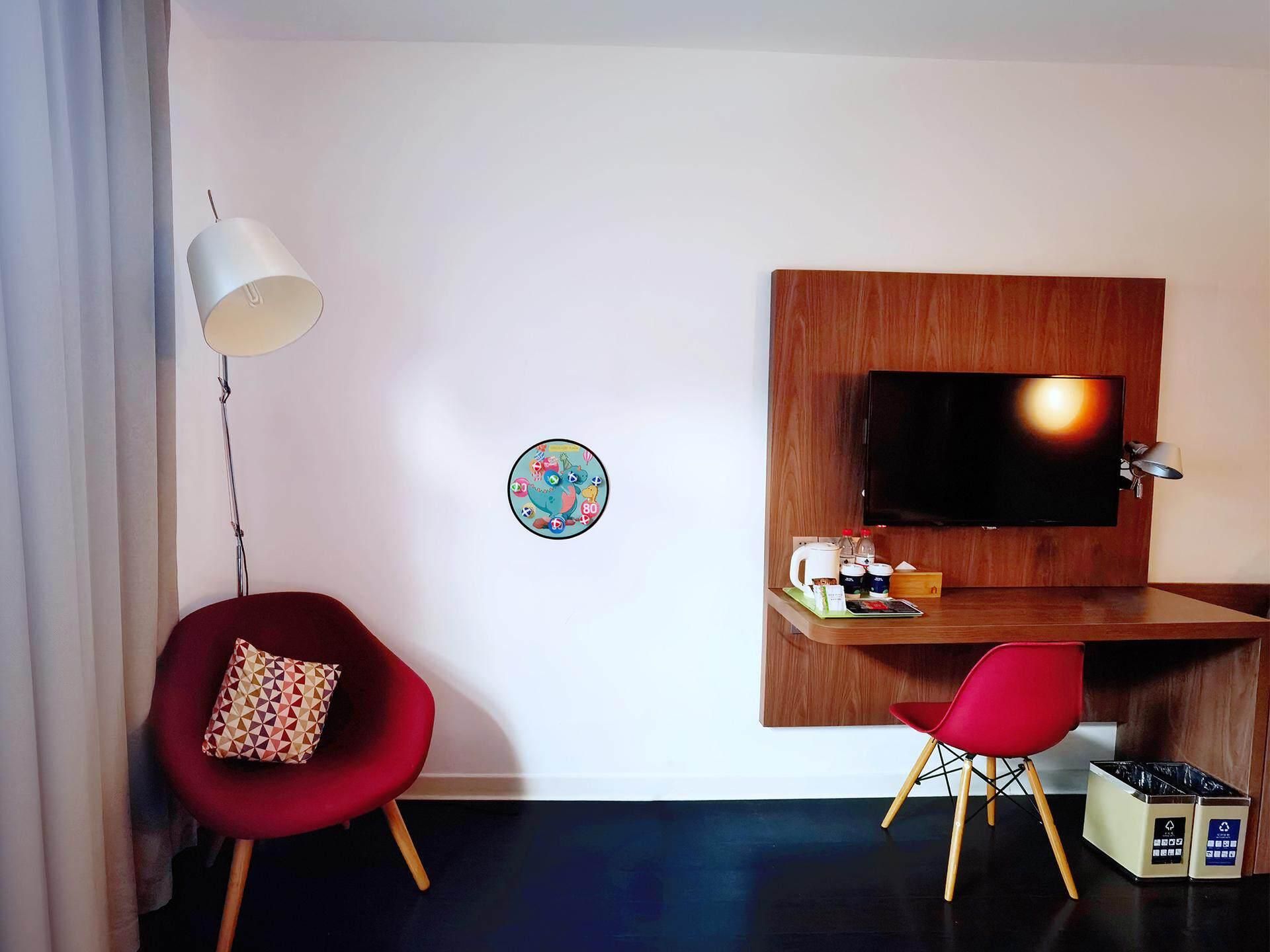 WH - Family Child Room, Happy Planet Theme