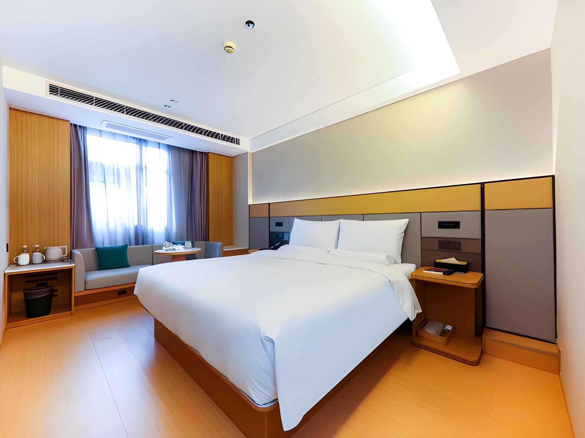 Business Queen Room