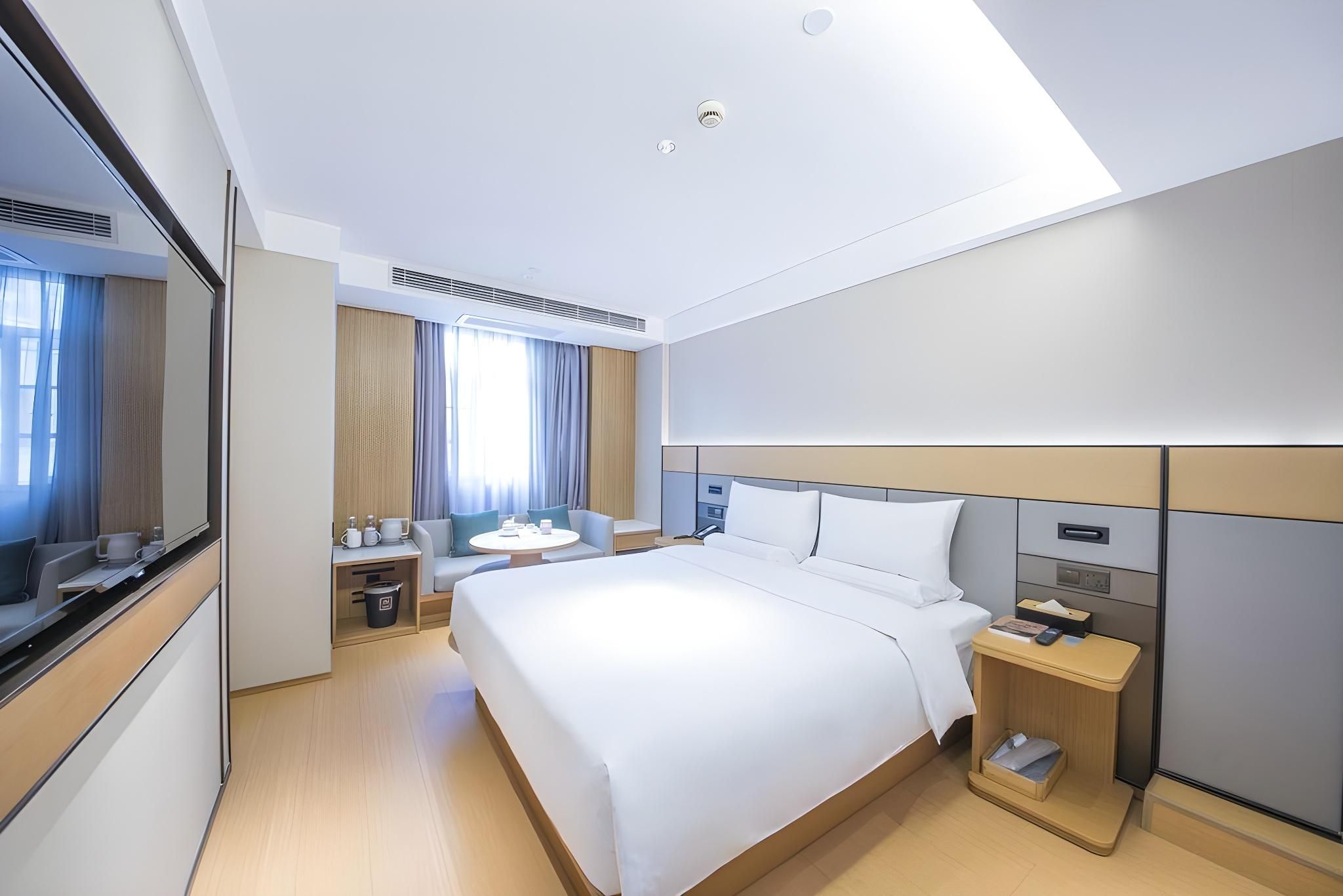 Business Queen Room