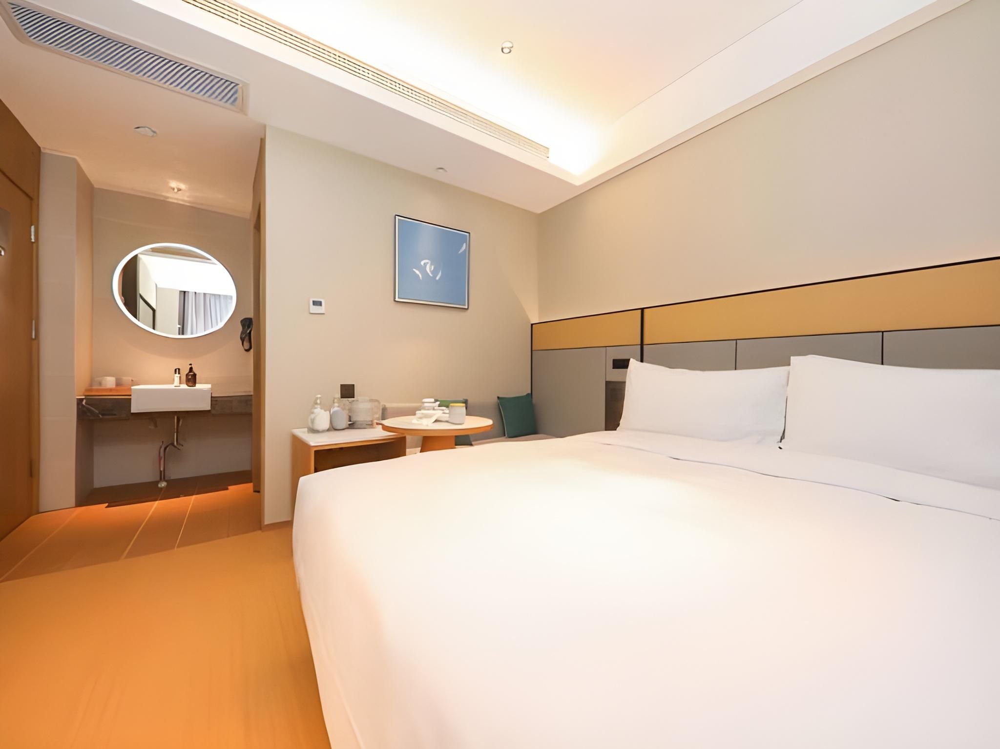 Huazhu - Room With Bed
