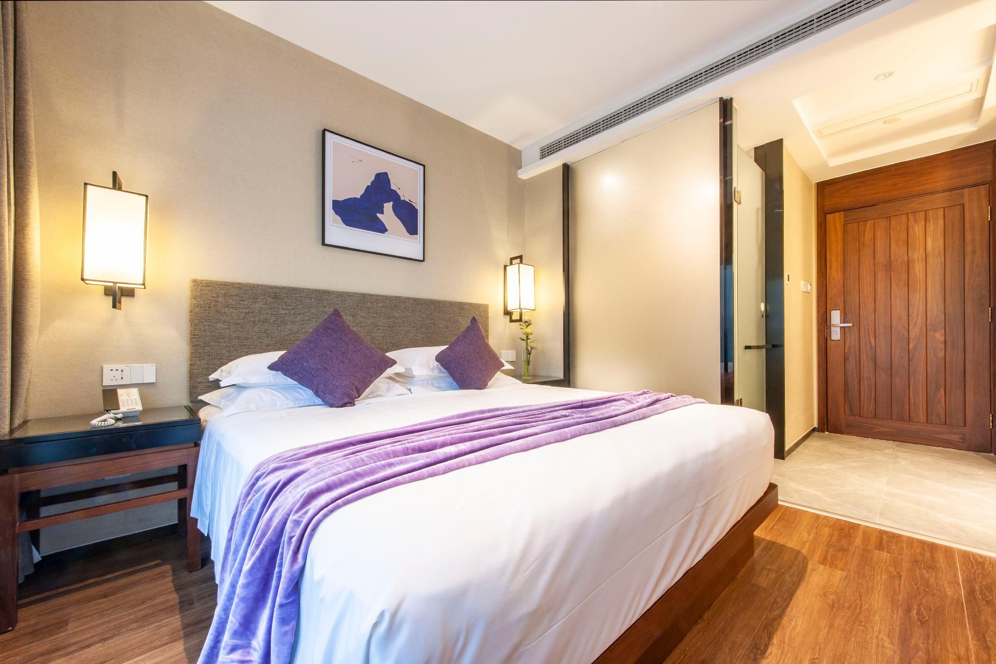 Deluxe Queen Queen Room