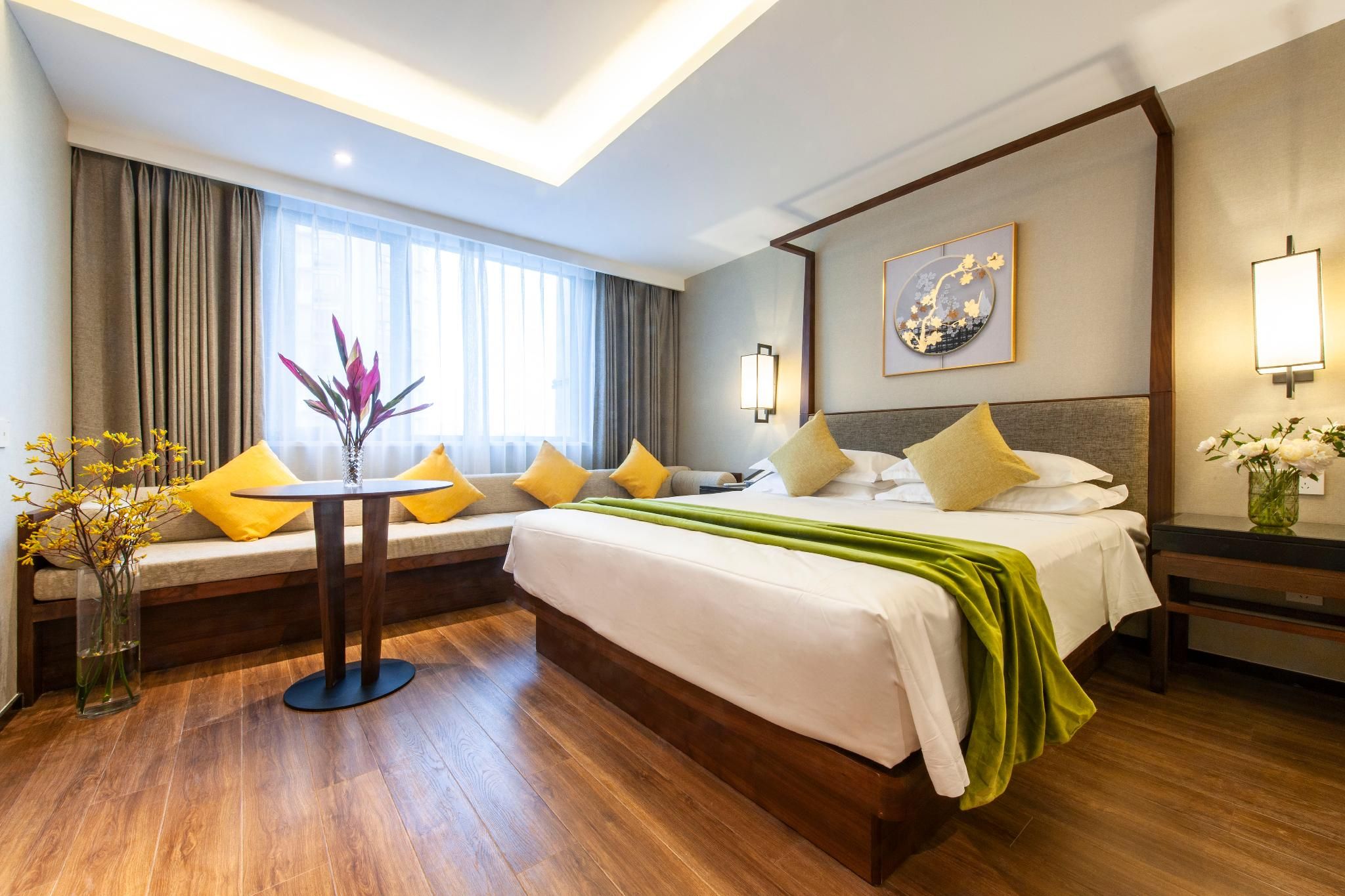 Four Seasons Room with 1 King Bed