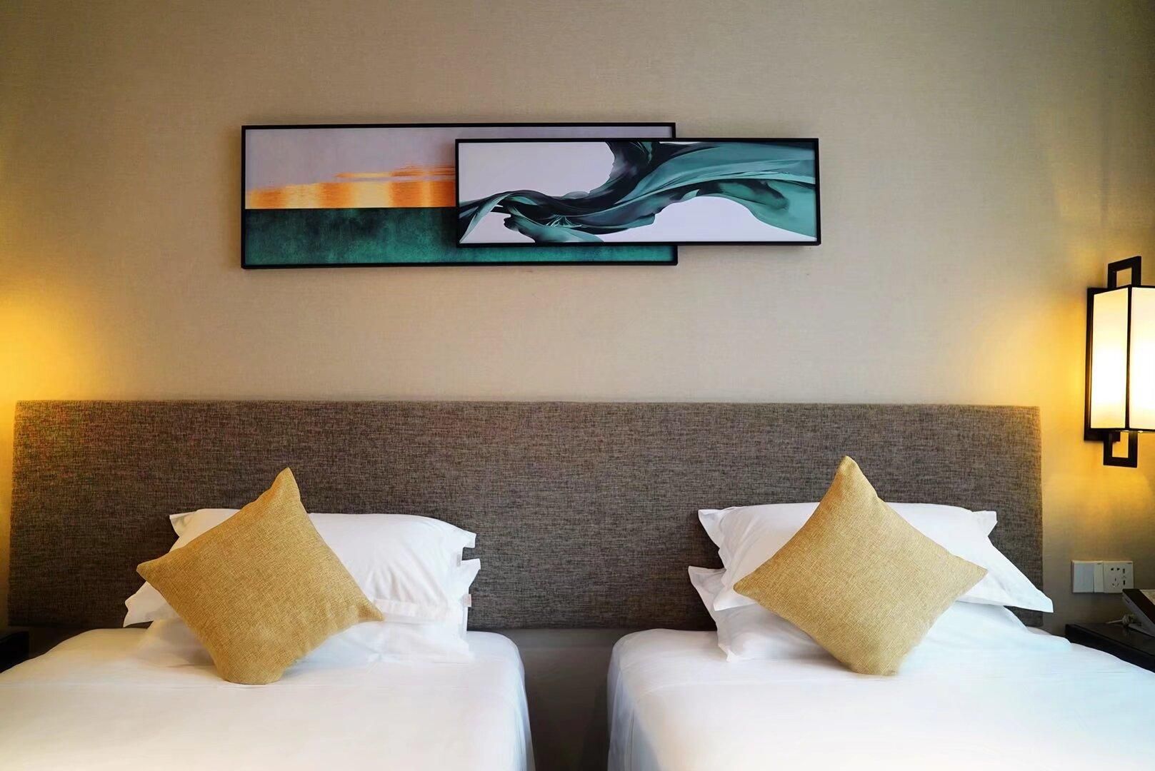 Four Seasons Room with 2 Twin Beds