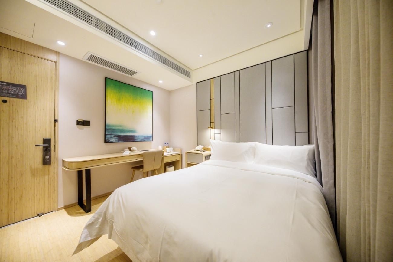 Hotel Queen Room