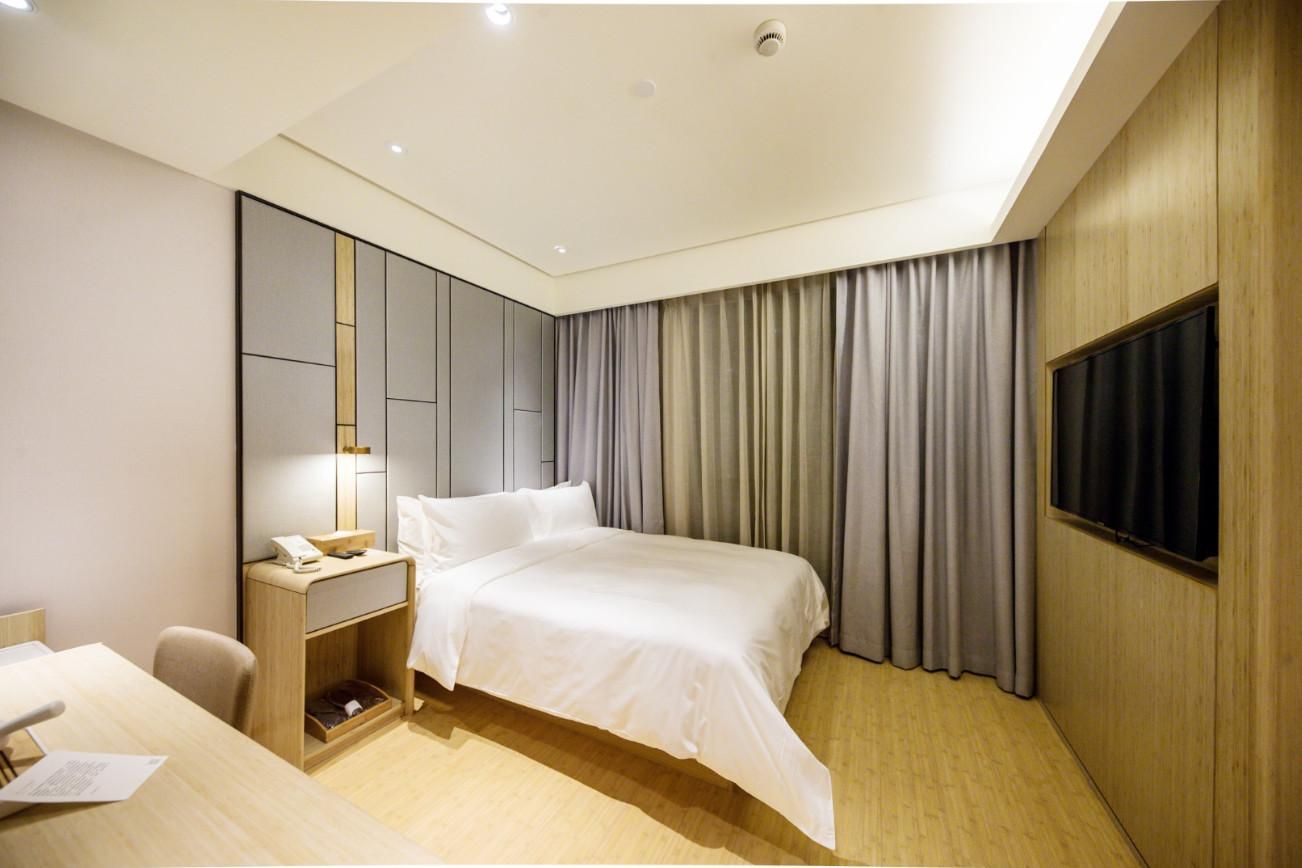 Hotel Queen Room