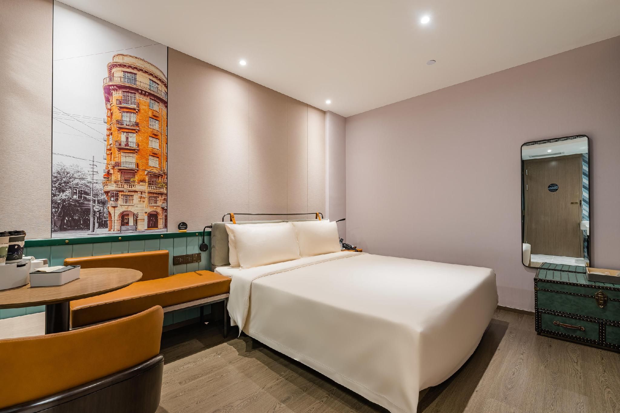 Comfort Queen Room