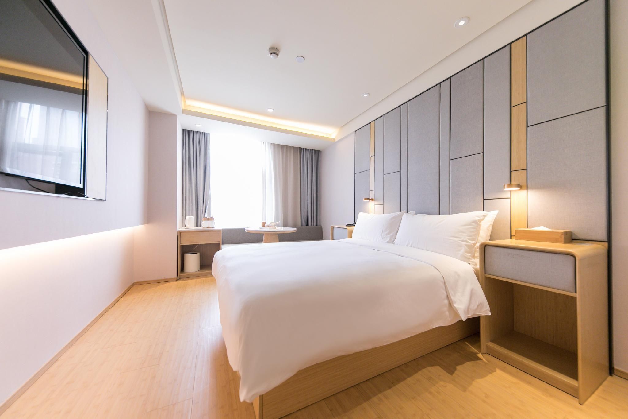 Hotel Queen Room