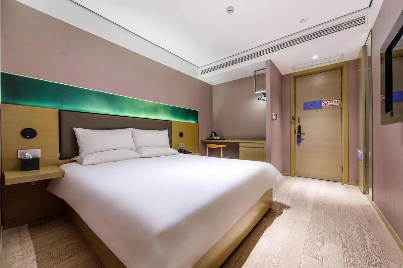Huazhu - Room With Bed