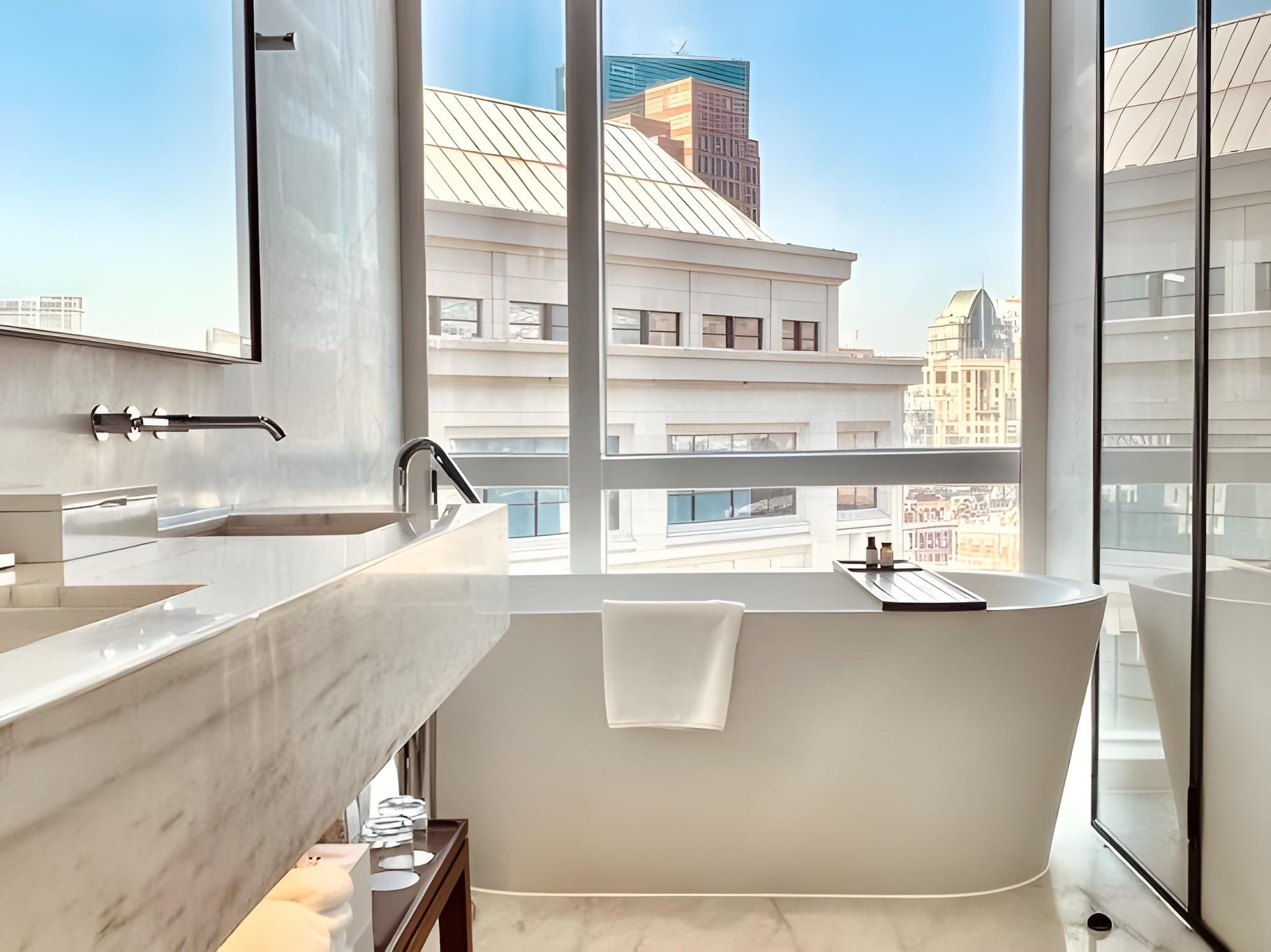 The Shanghai EDITION Guest Room, 1 King 2