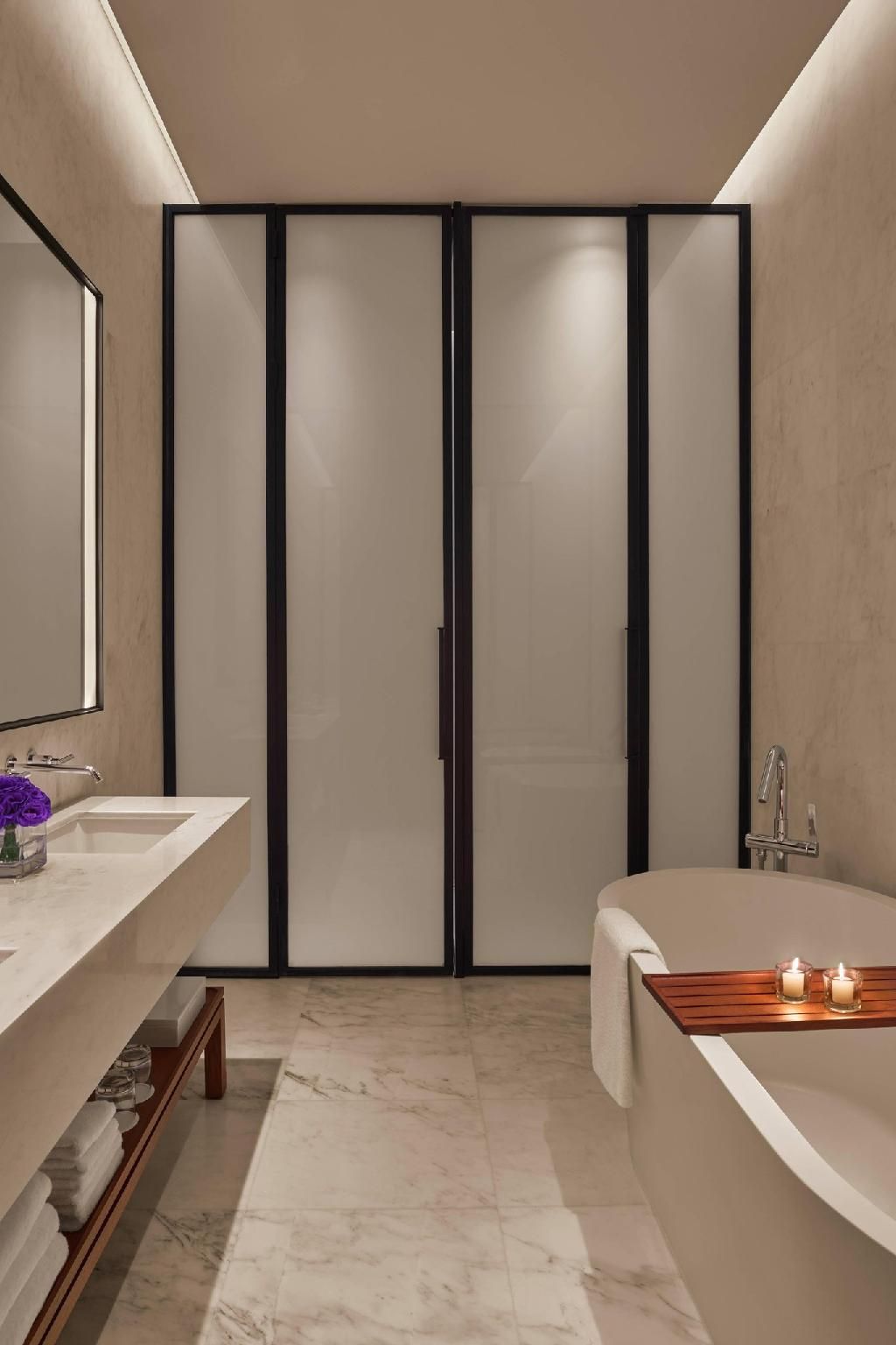 Guest room, 1 King, City view