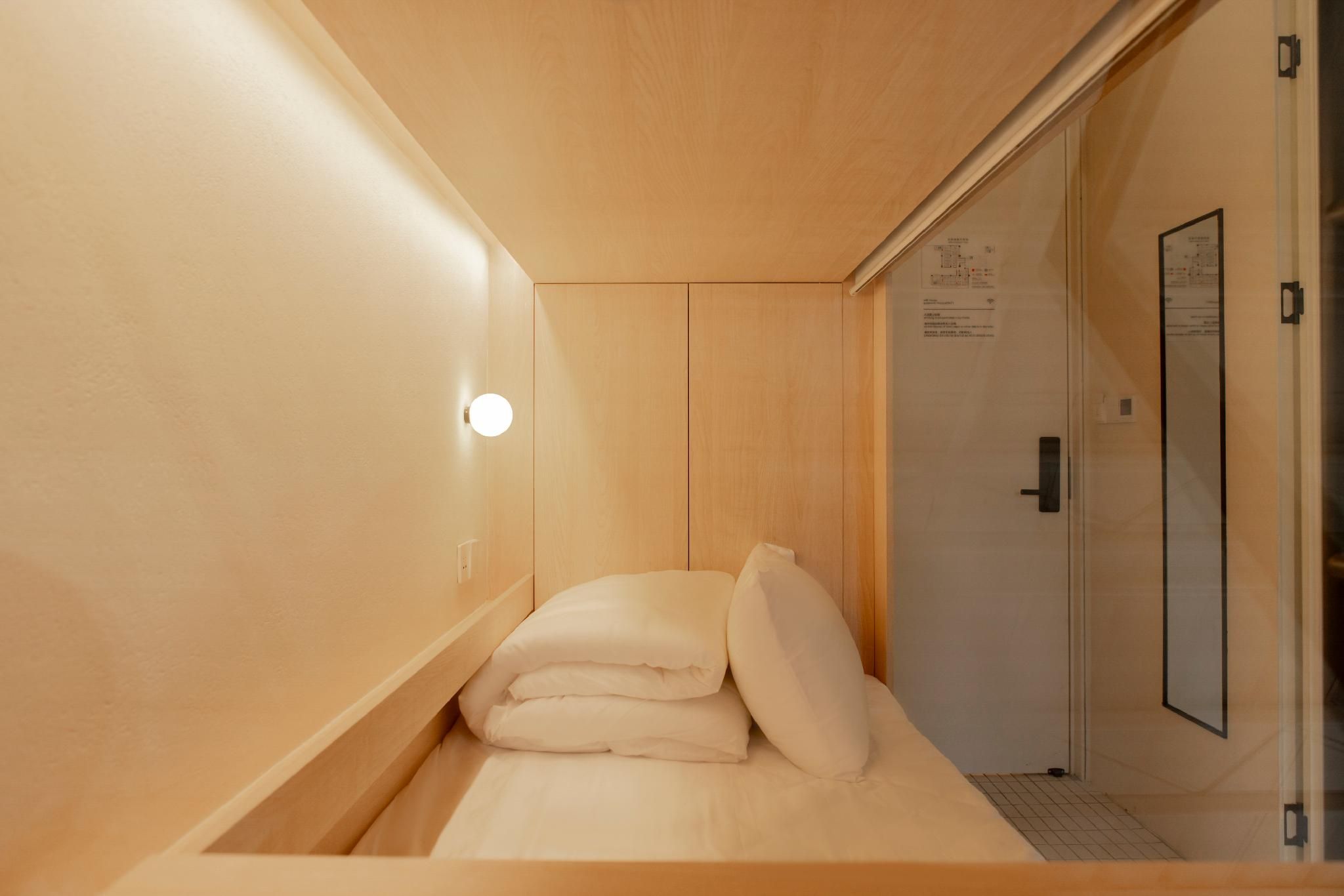 1 Bed In Boys - 2 Person Sunshine Room With Private Bathroom And Balcony