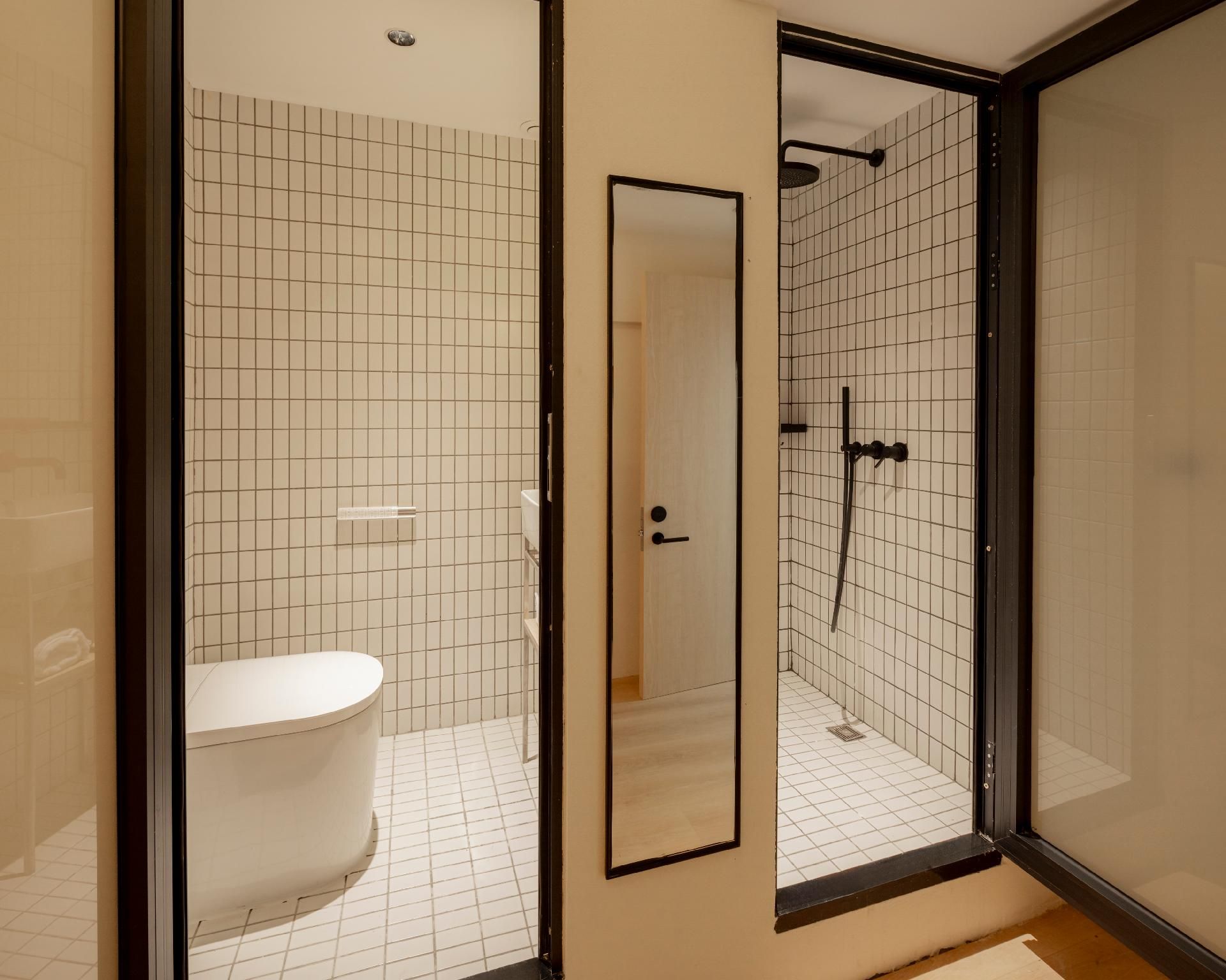 1 Bed In Boys - 2 Person Room With Private Bathroom And Window