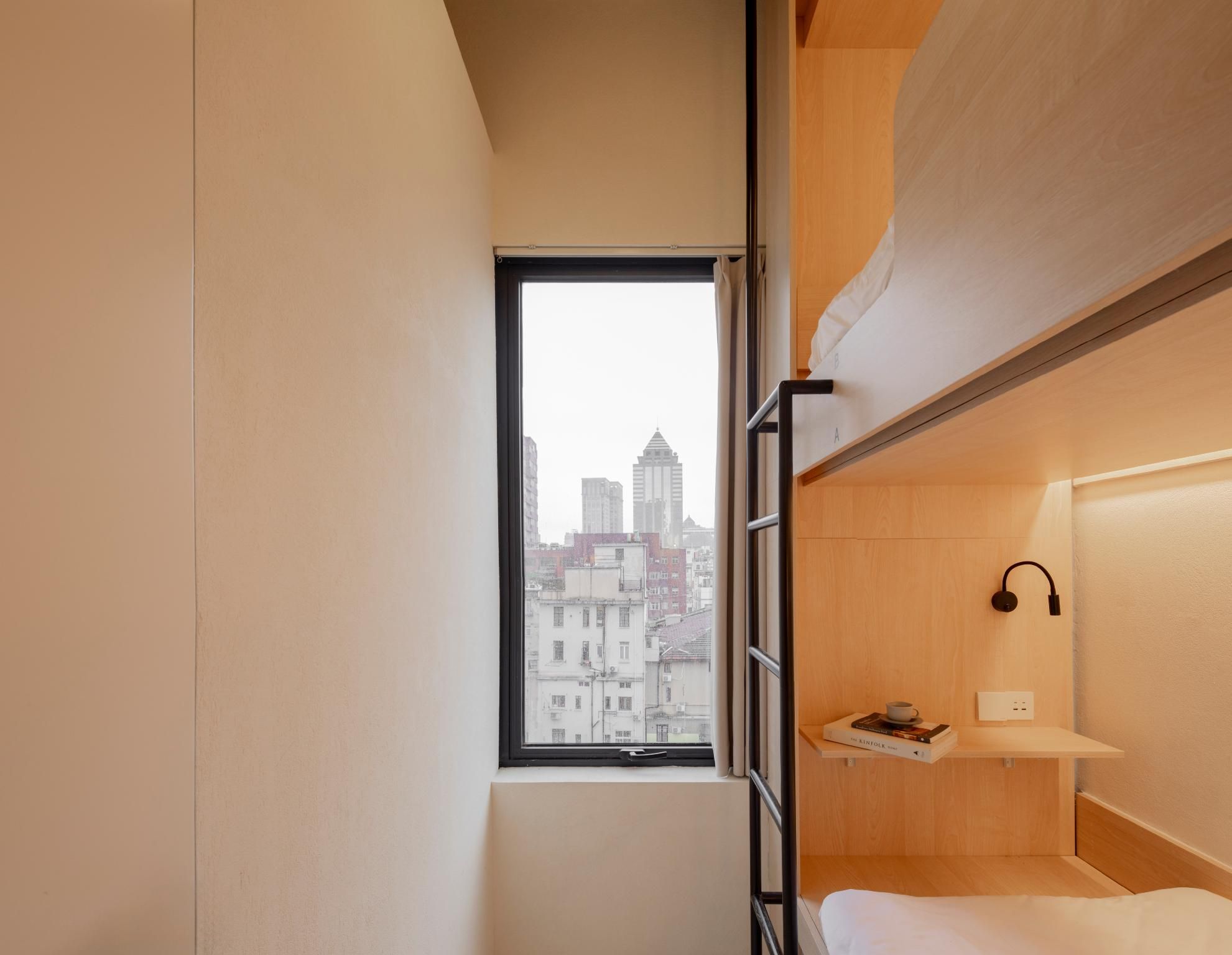 1 Bed in Girls - 2 Person Sunshine Room With Private Bathroom And Balcony