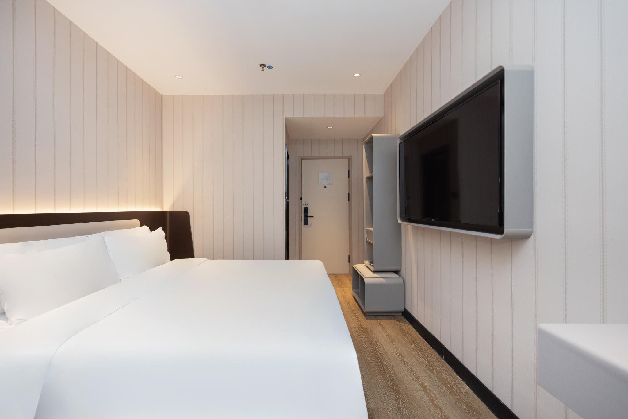 Queen Room A