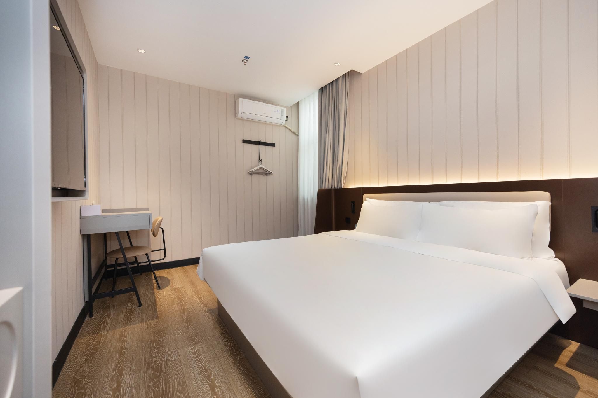 Queen Room A