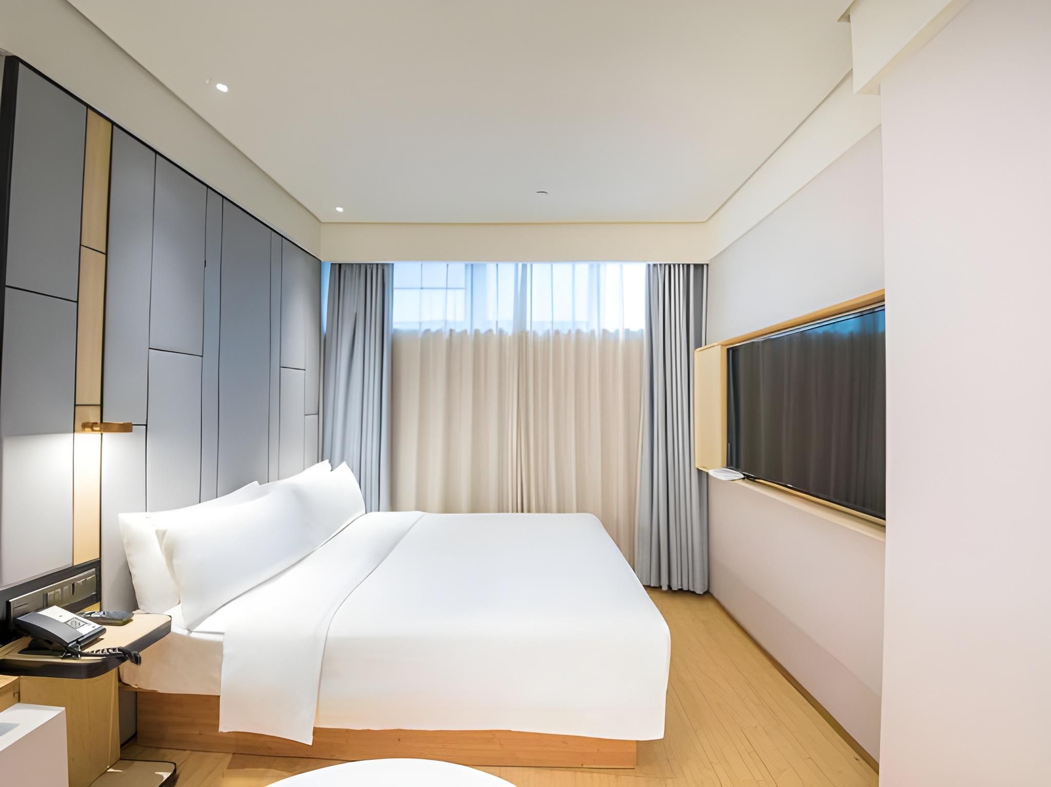 Huazhu - Room With Bed